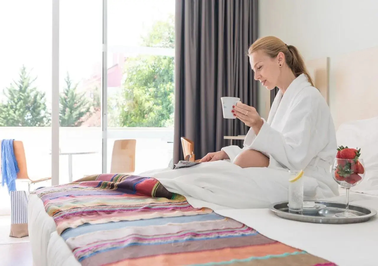 Double or Twin Room with Balcony in Hotel Londres Estoril / Cascais Double or Twin Room with Balcony in Hotel Londres Estoril / Cascais