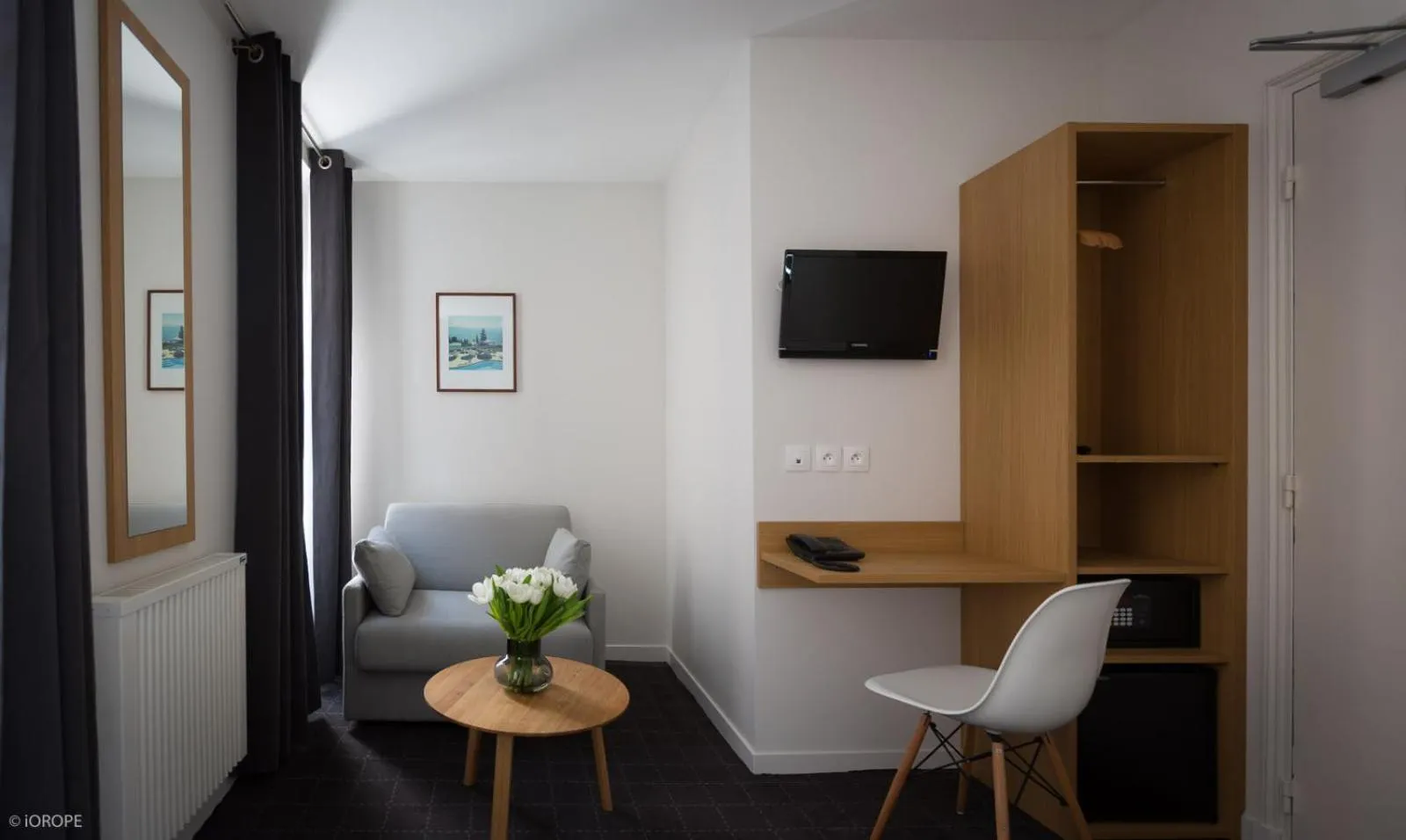 TV and multimedia in Hotel Mirabeau Eiffel