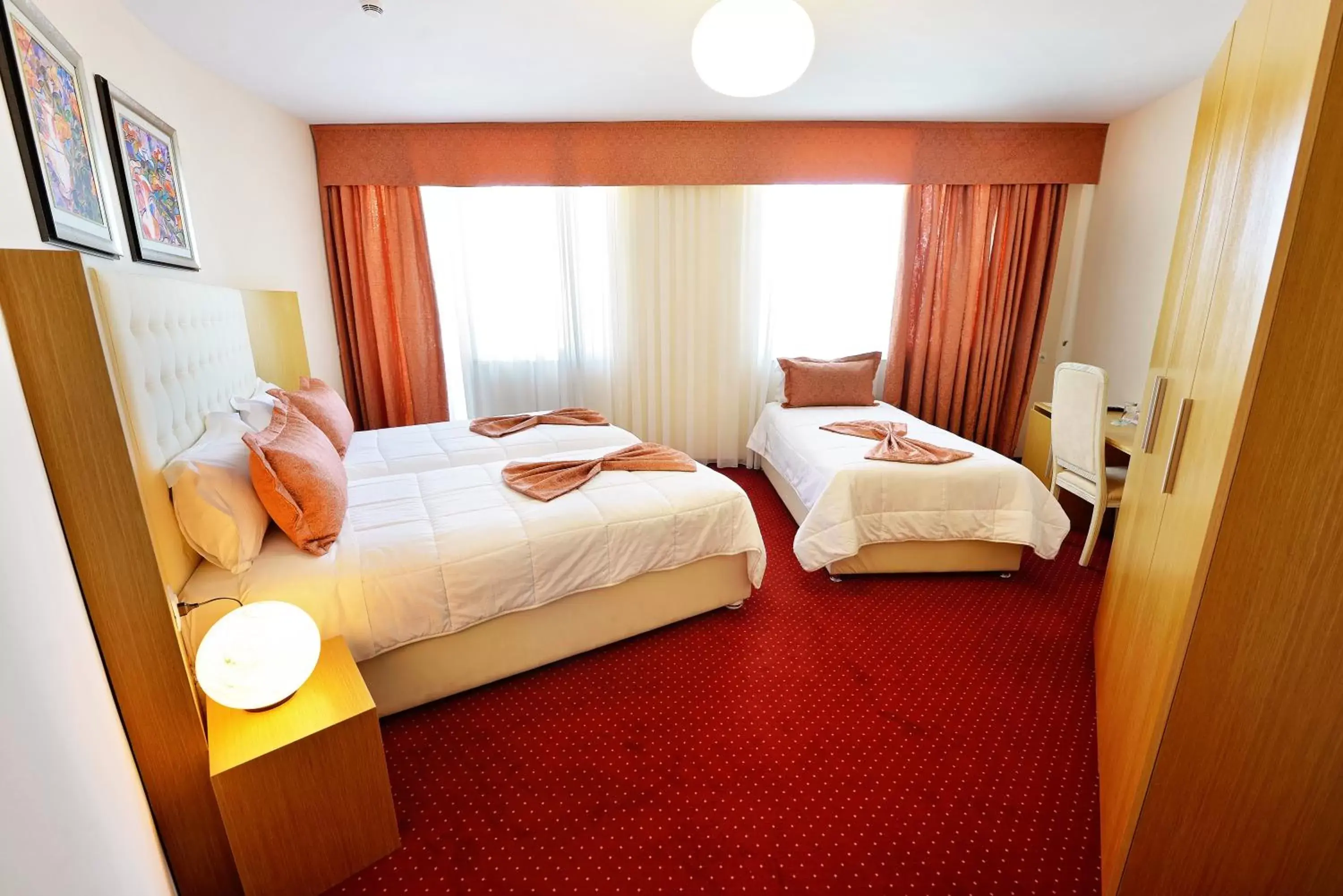 Basic Triple Room in Jolly Hotel Basic Triple Room in Jolly Hotel