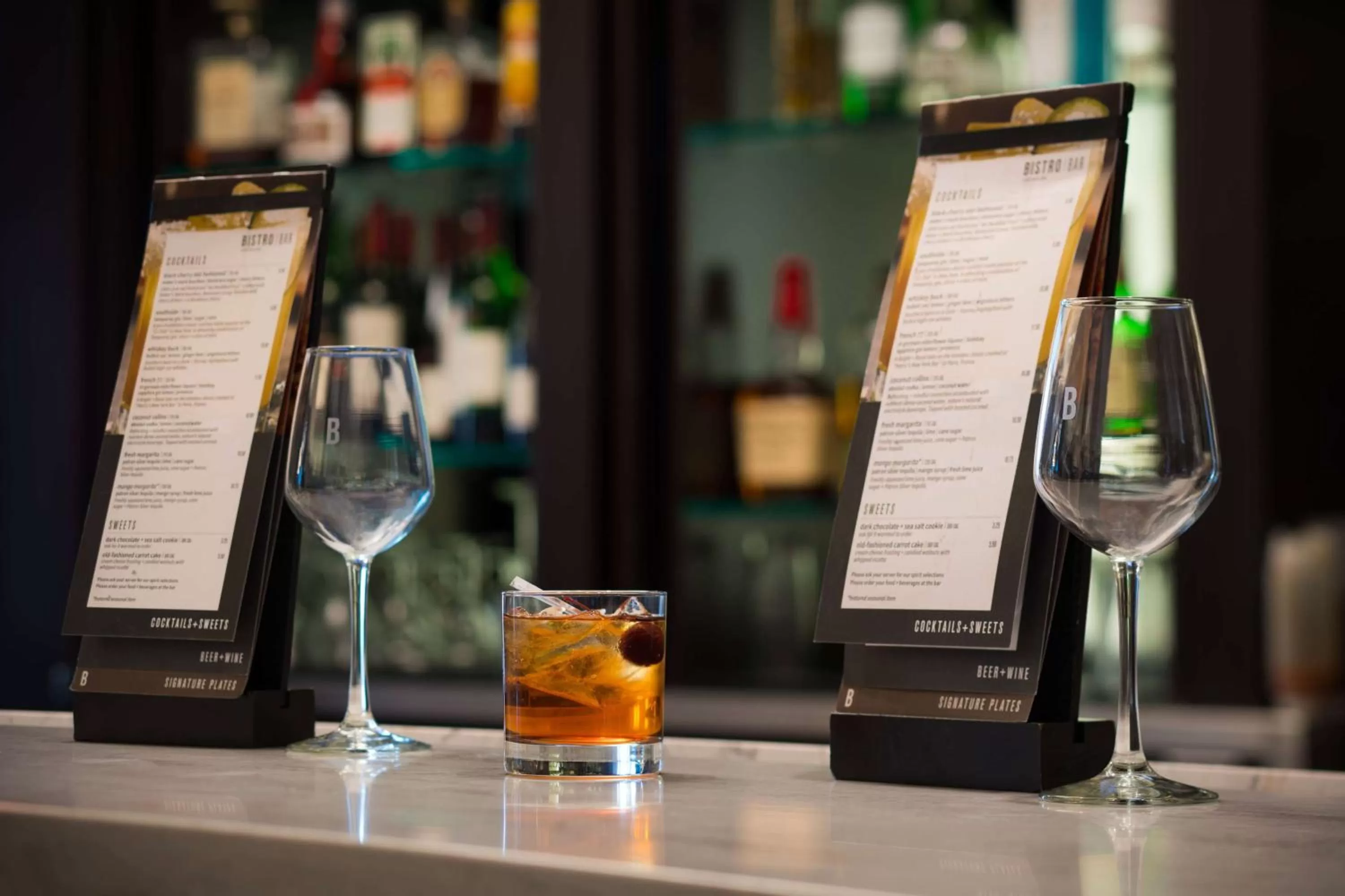 Lounge or bar in Sonesta Select Phoenix Camelback