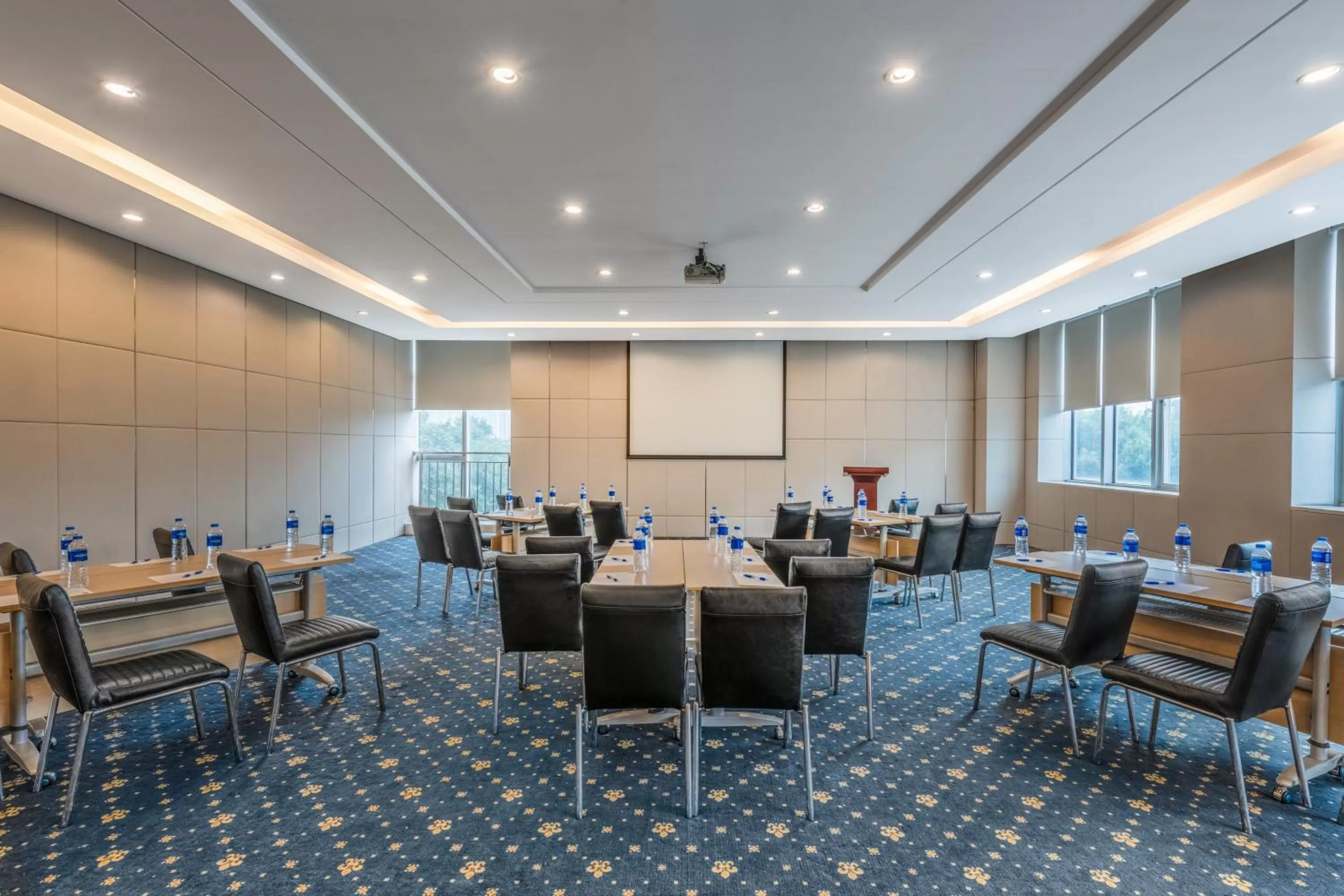 Meeting/conference room in Holiday Inn Express Tianjin Heping by IHG