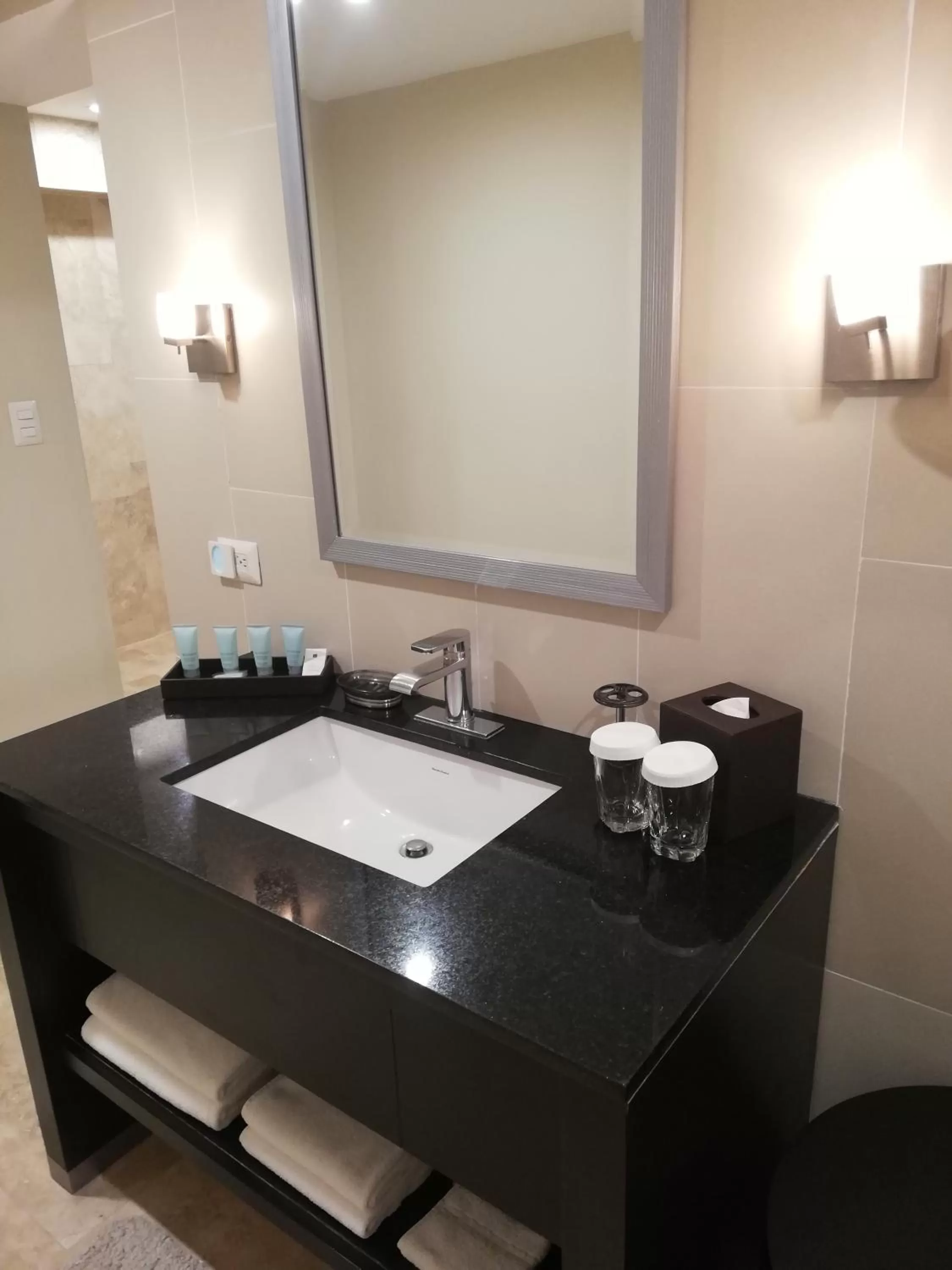 1 King Bed Standard Room - Disability Access  in Crowne Plaza San Salvador, an IHG Hotel