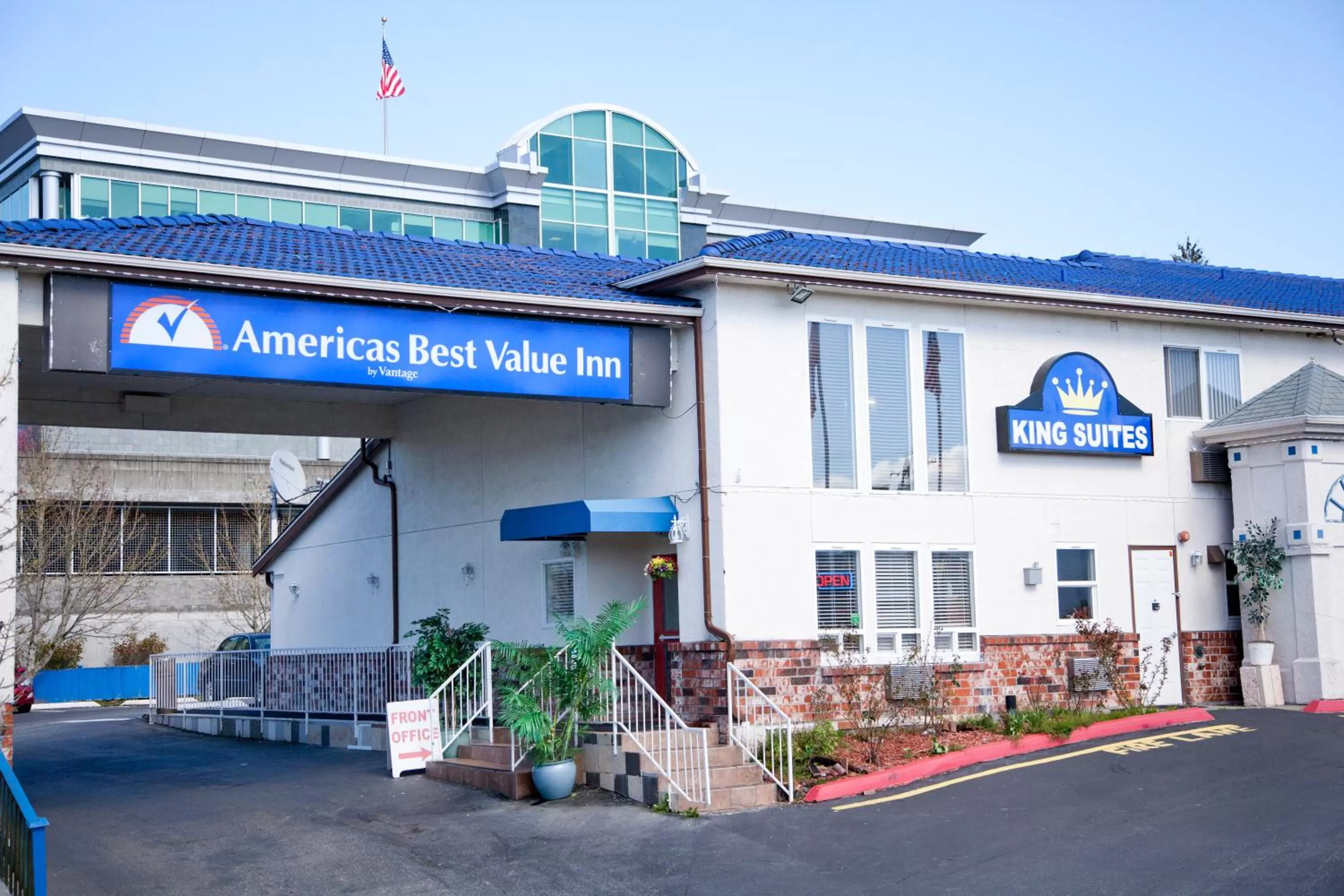 Property building in Americas Best Value Inn Lynnwood