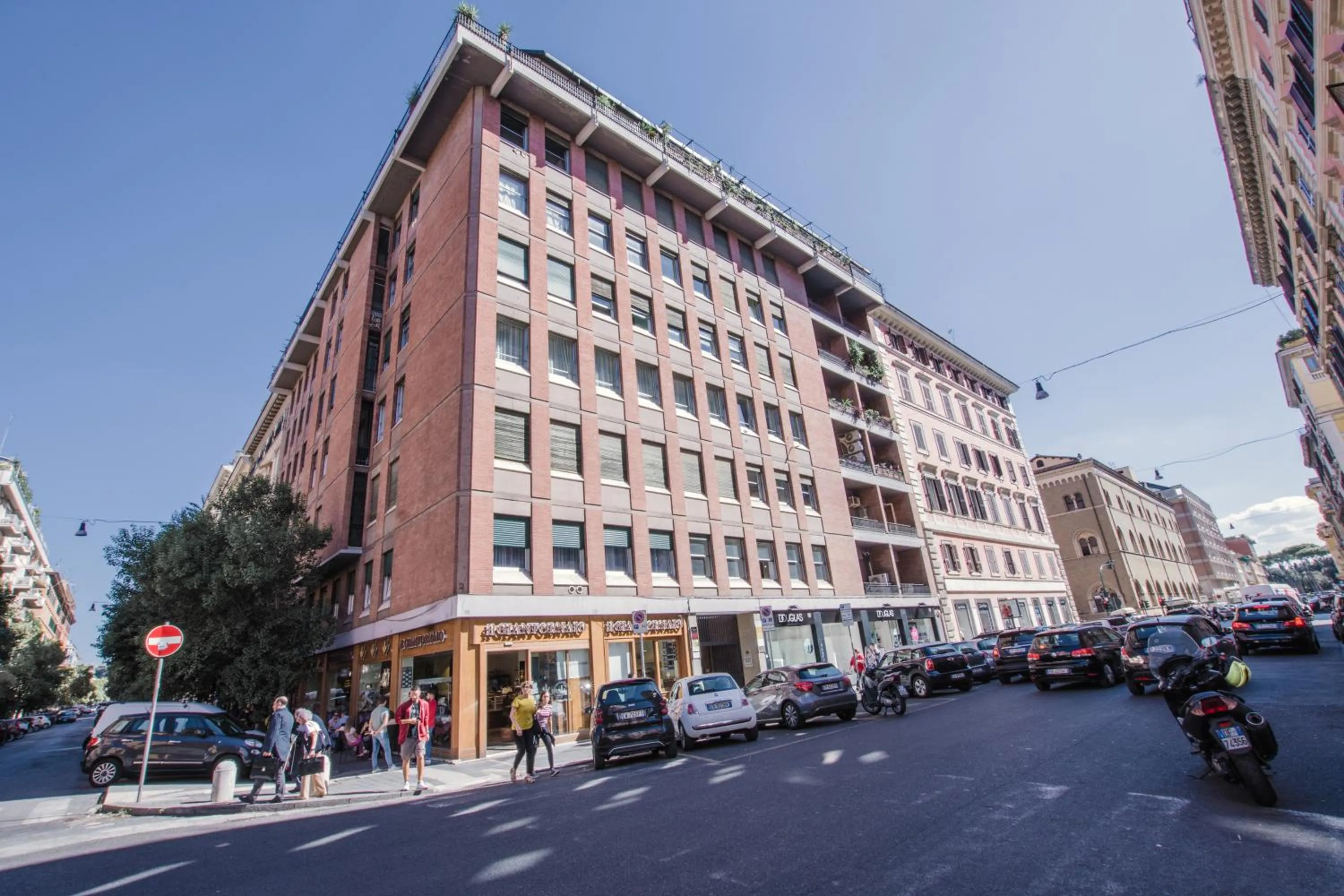 Property building in Regolo Rooms Vaticano