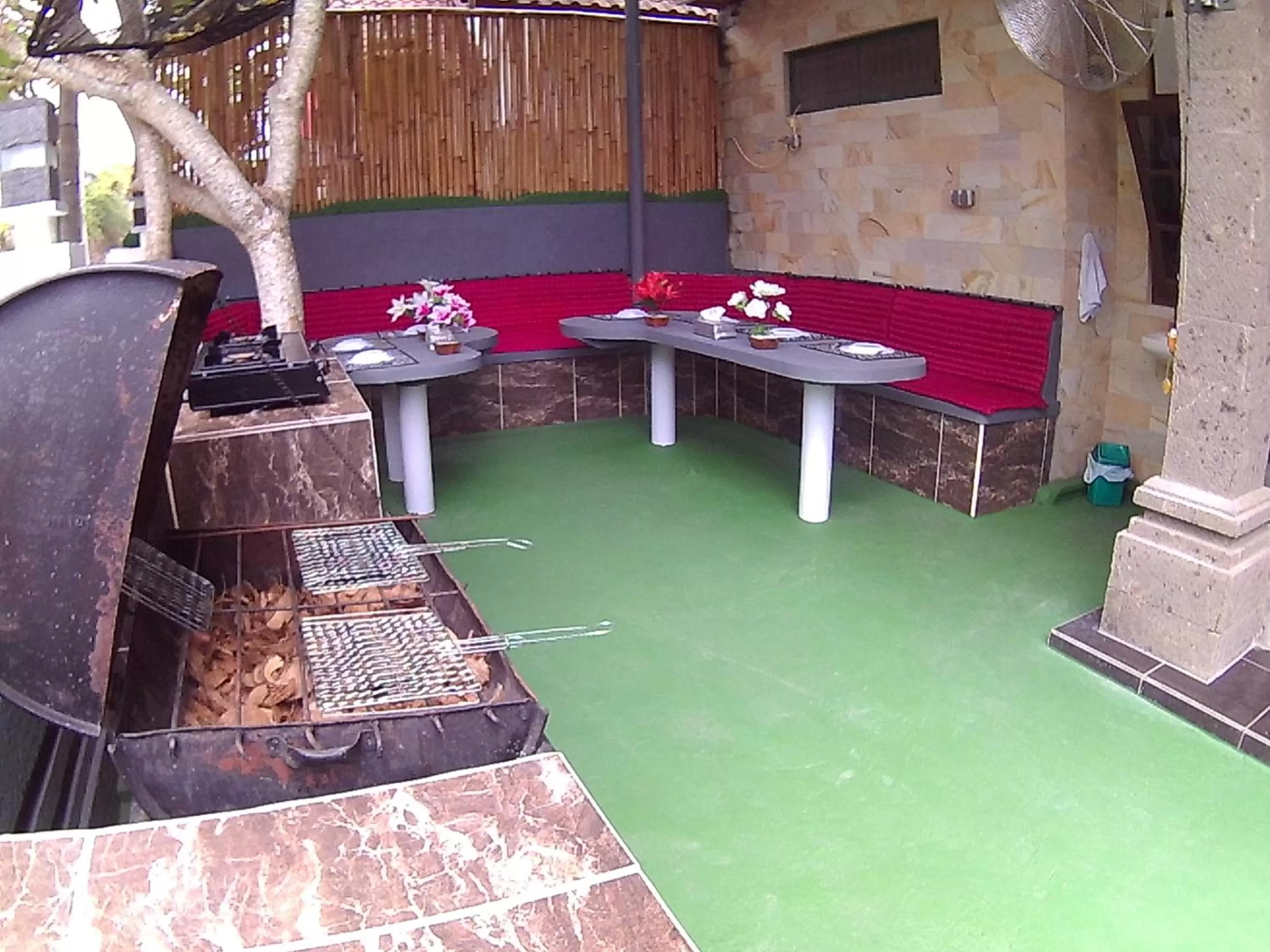 Patio in 24/7 Bed & Breakfast