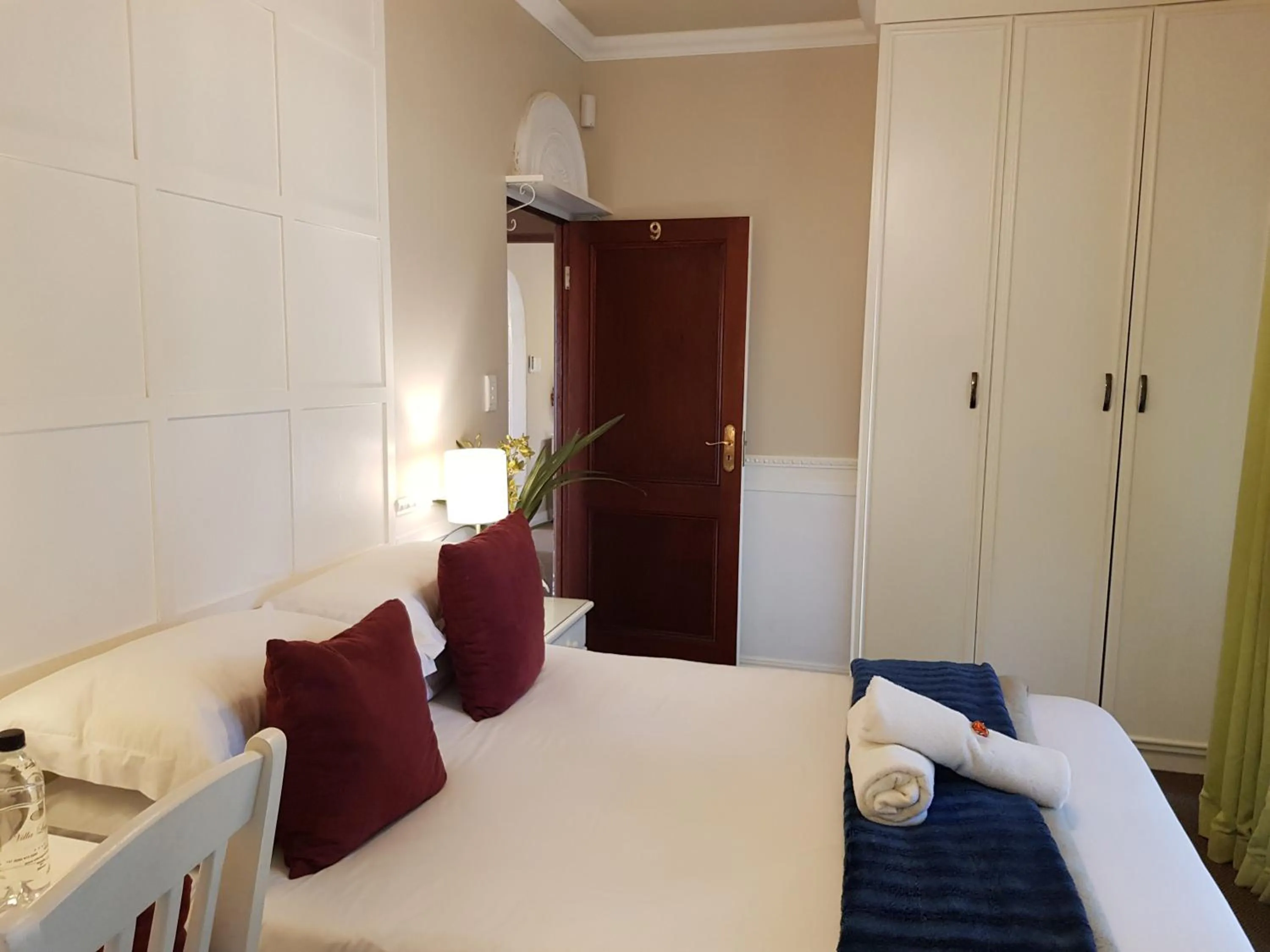 Photo of the whole room, Bed in Villa Lugano Guesthouse