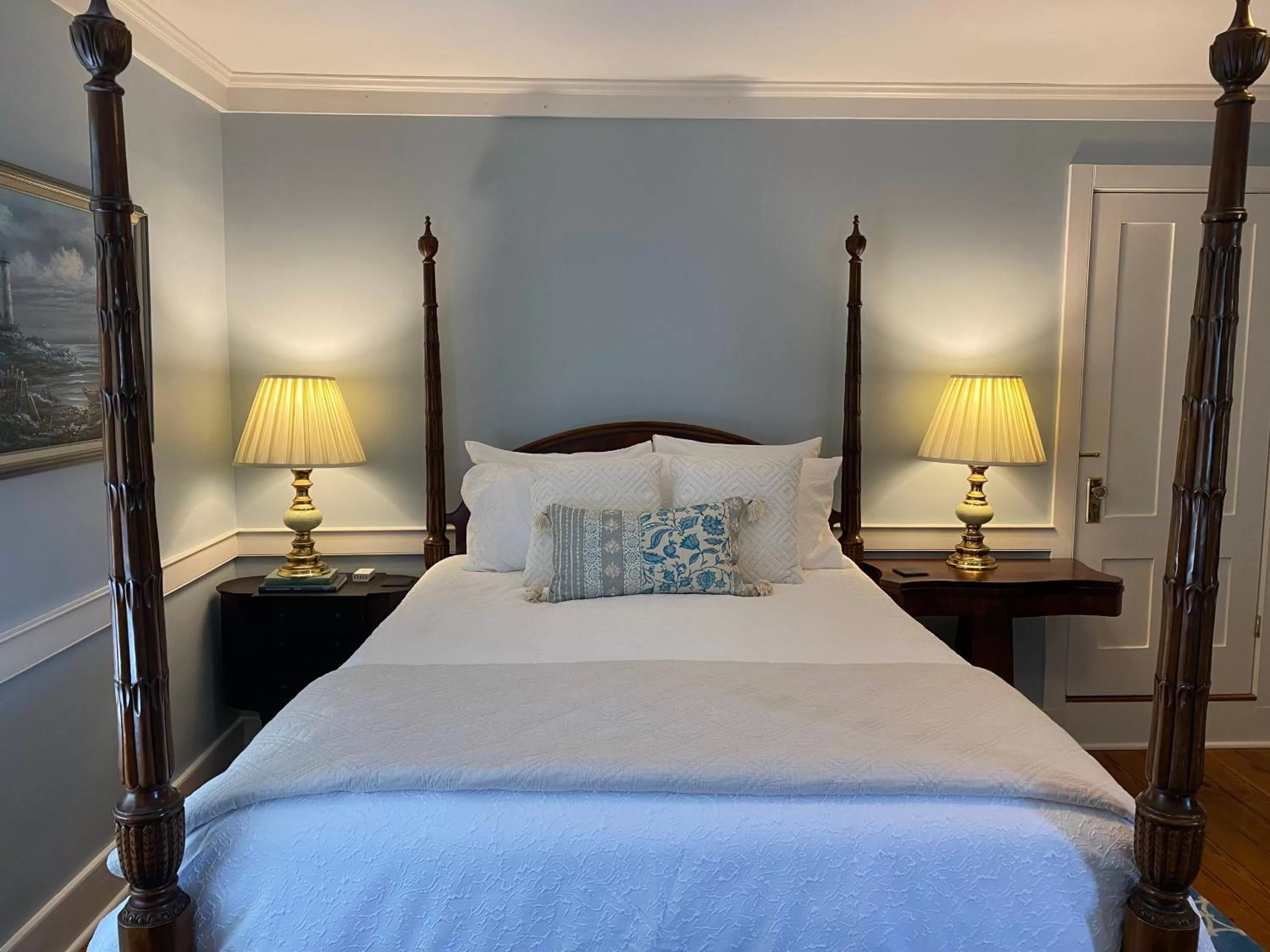 Queen Room with Garden View in Spouter Inn Bed & Breakfast