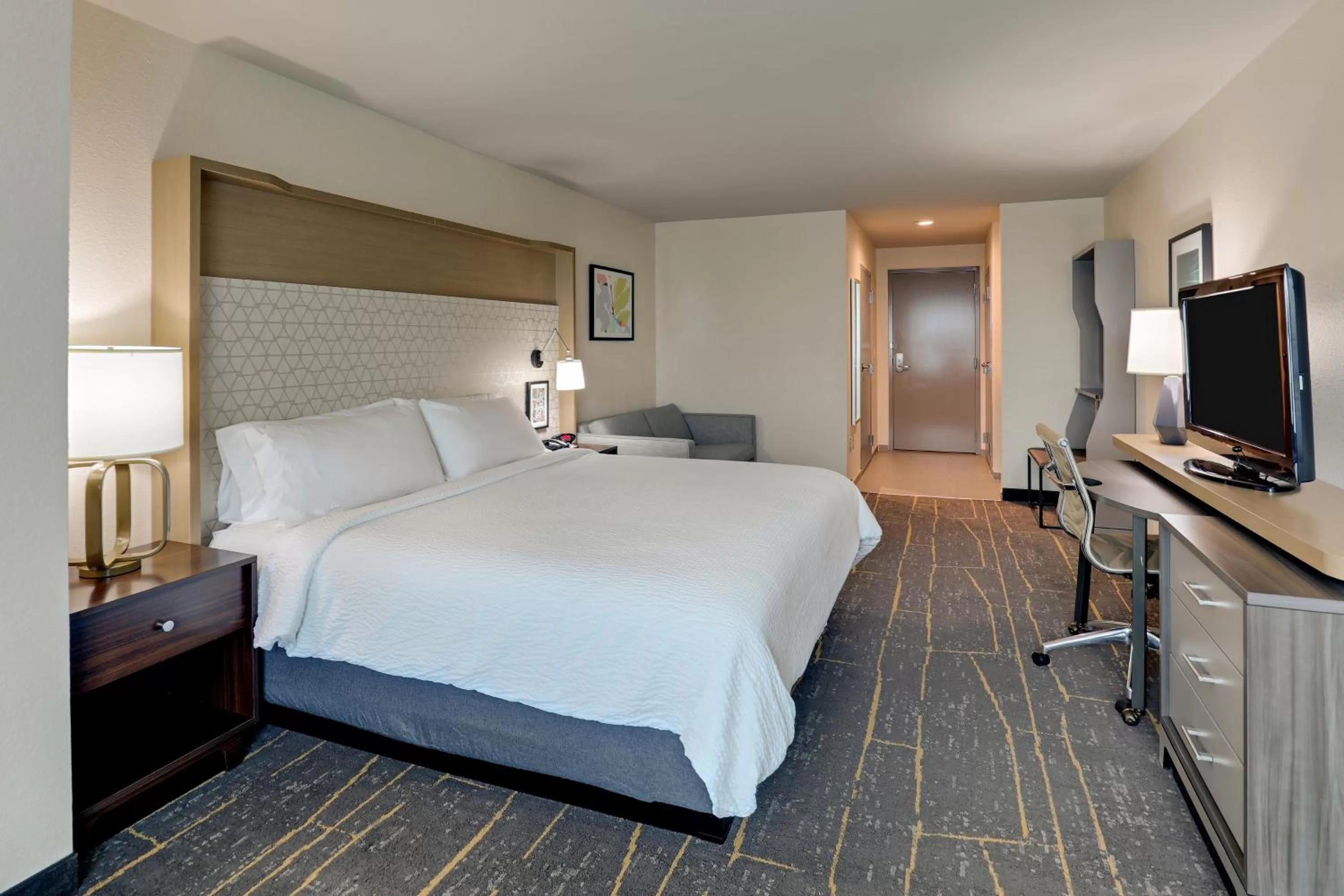 Bed in Holiday Inn Mobile Airport by IHG