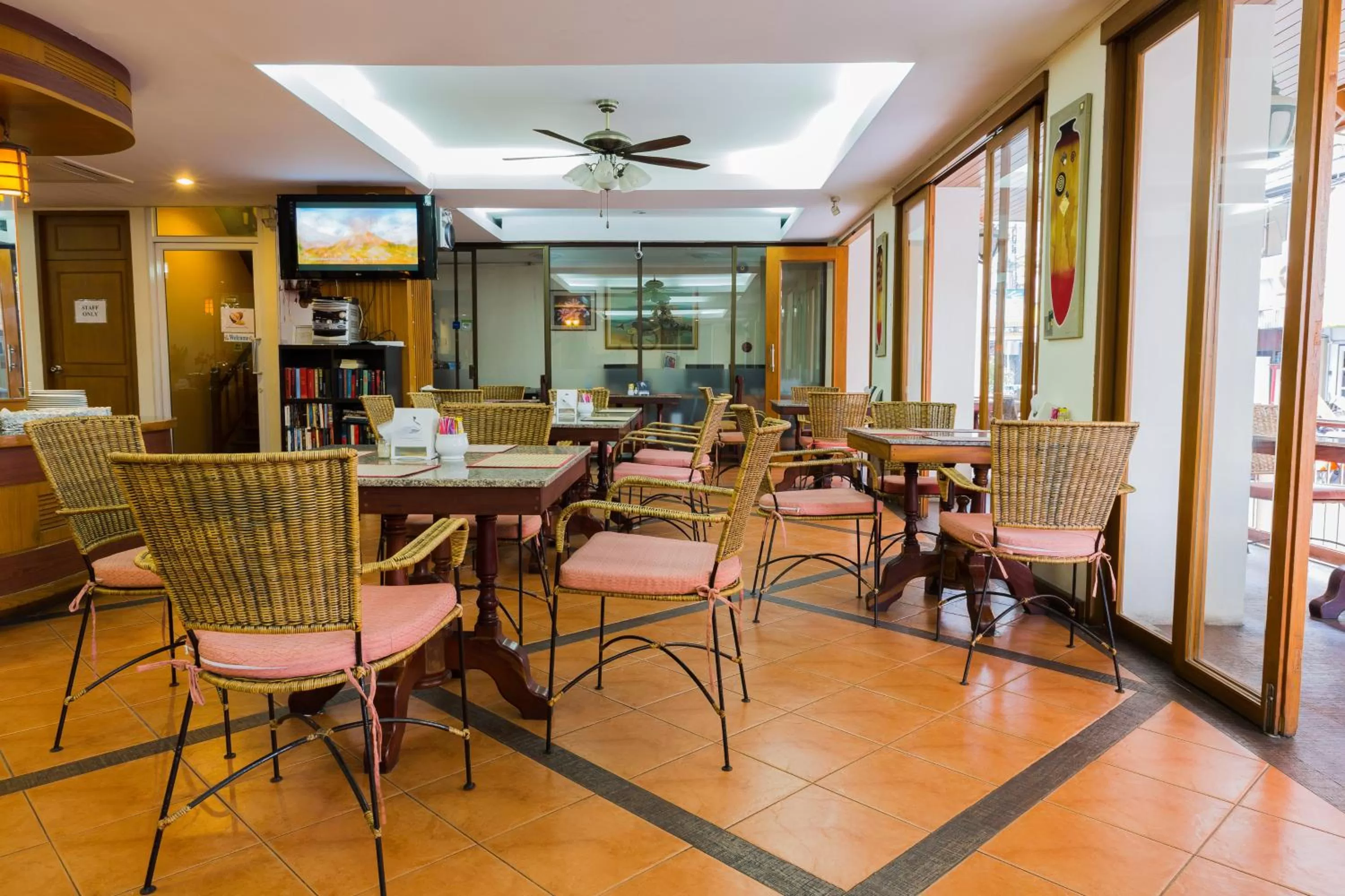 Restaurant/places to eat in Thipurai Beach Hotel