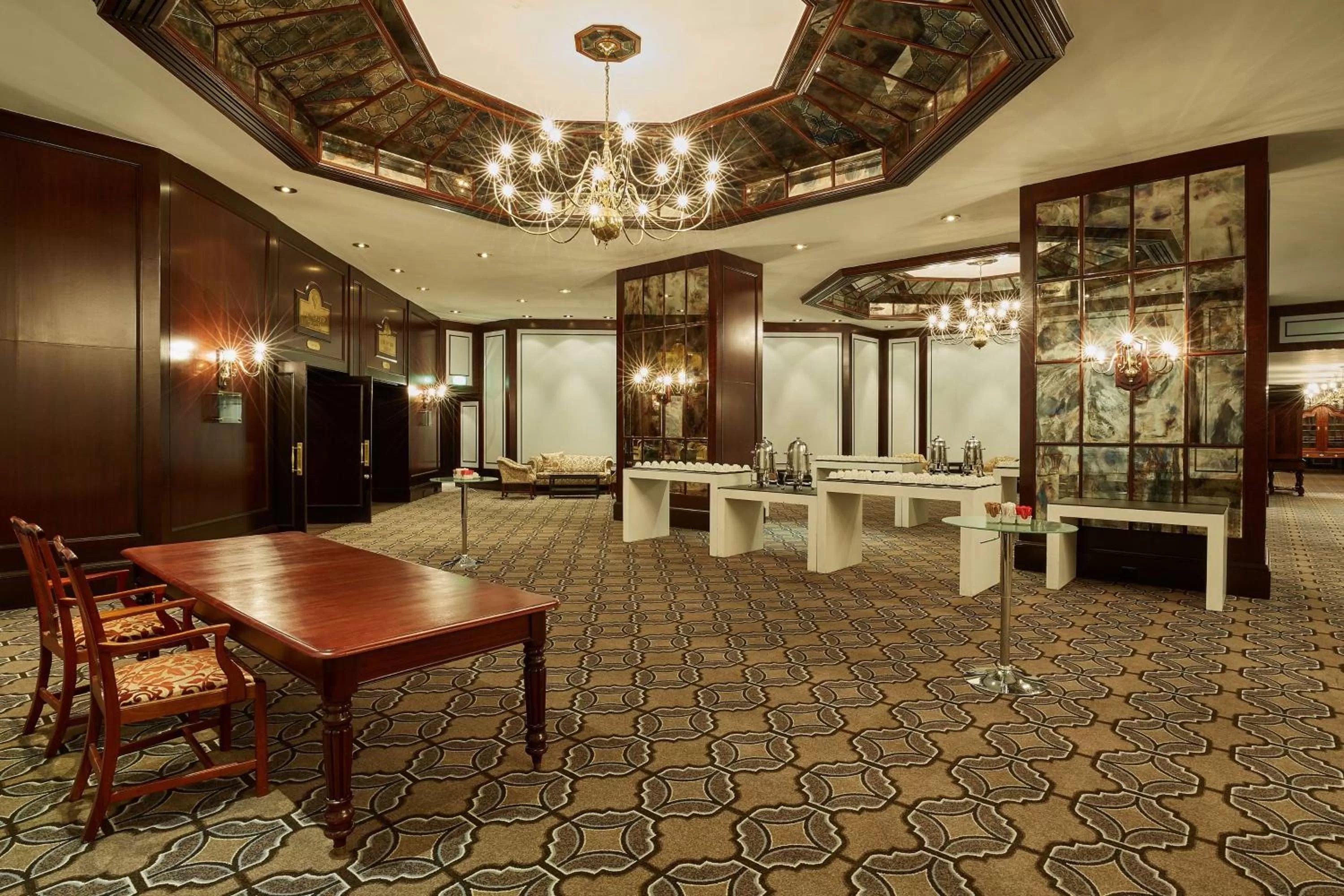 Lobby or reception in Southern Sun Cape Sun