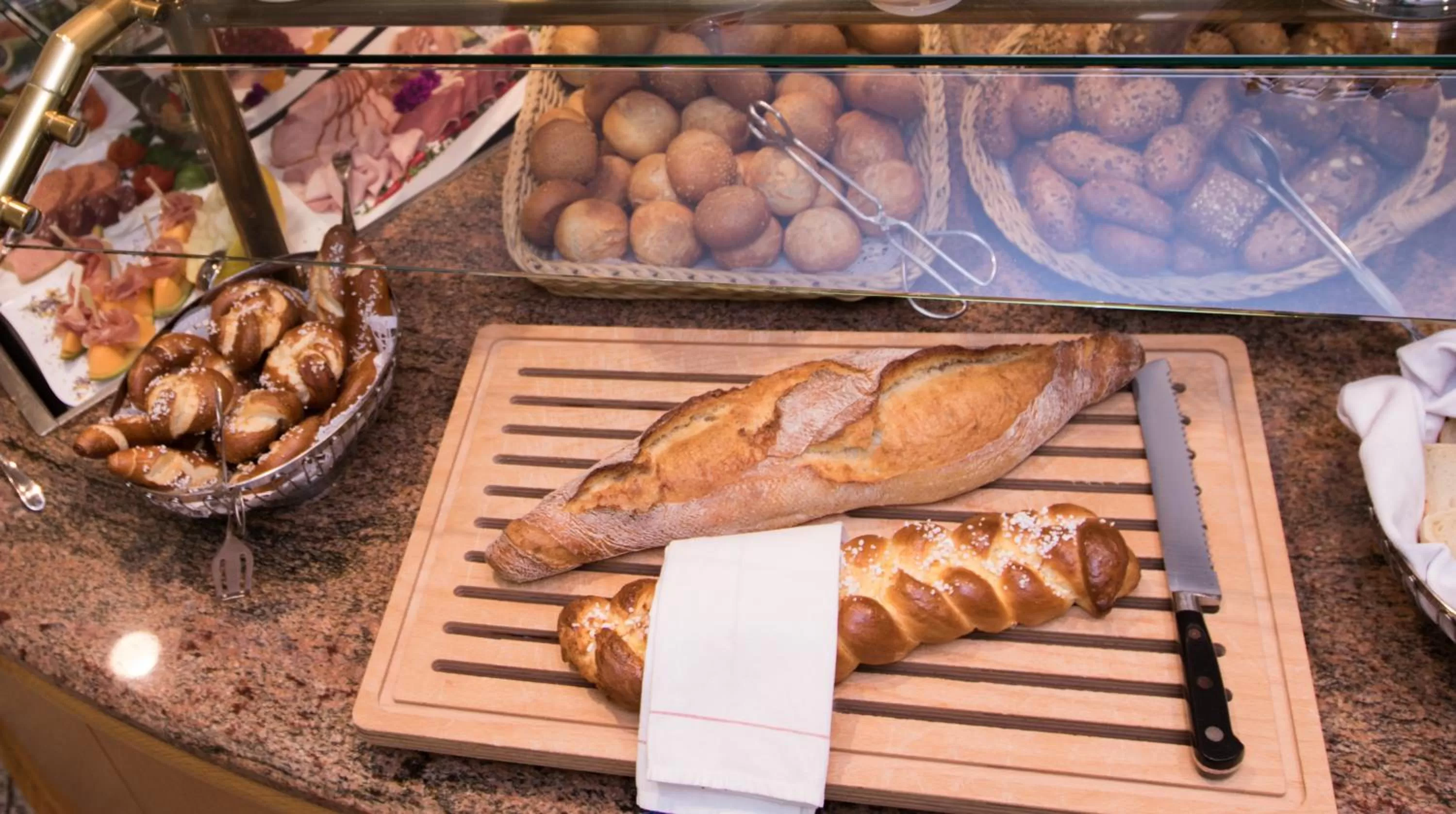 Buffet breakfast in Hotel Stadt München