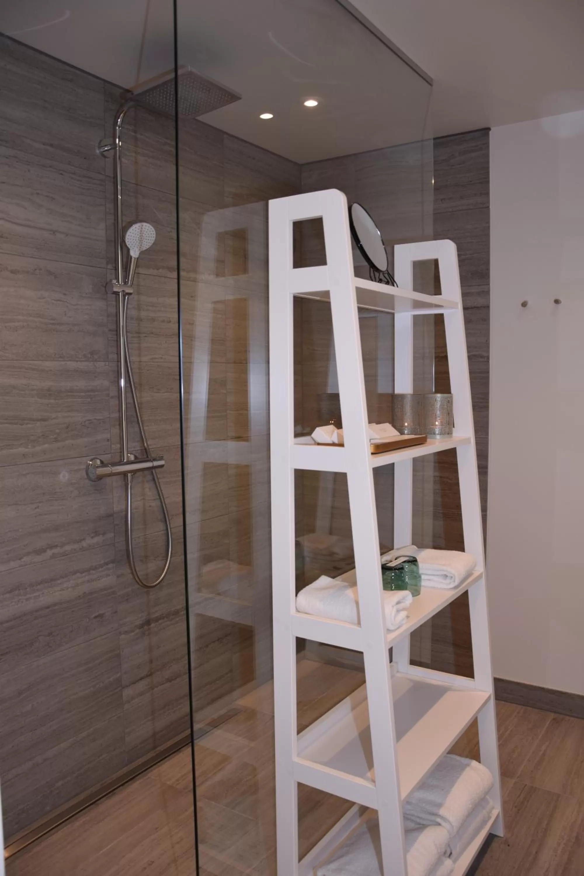 Shower, Bathroom in Vilcon Hotel & Konferencegaard