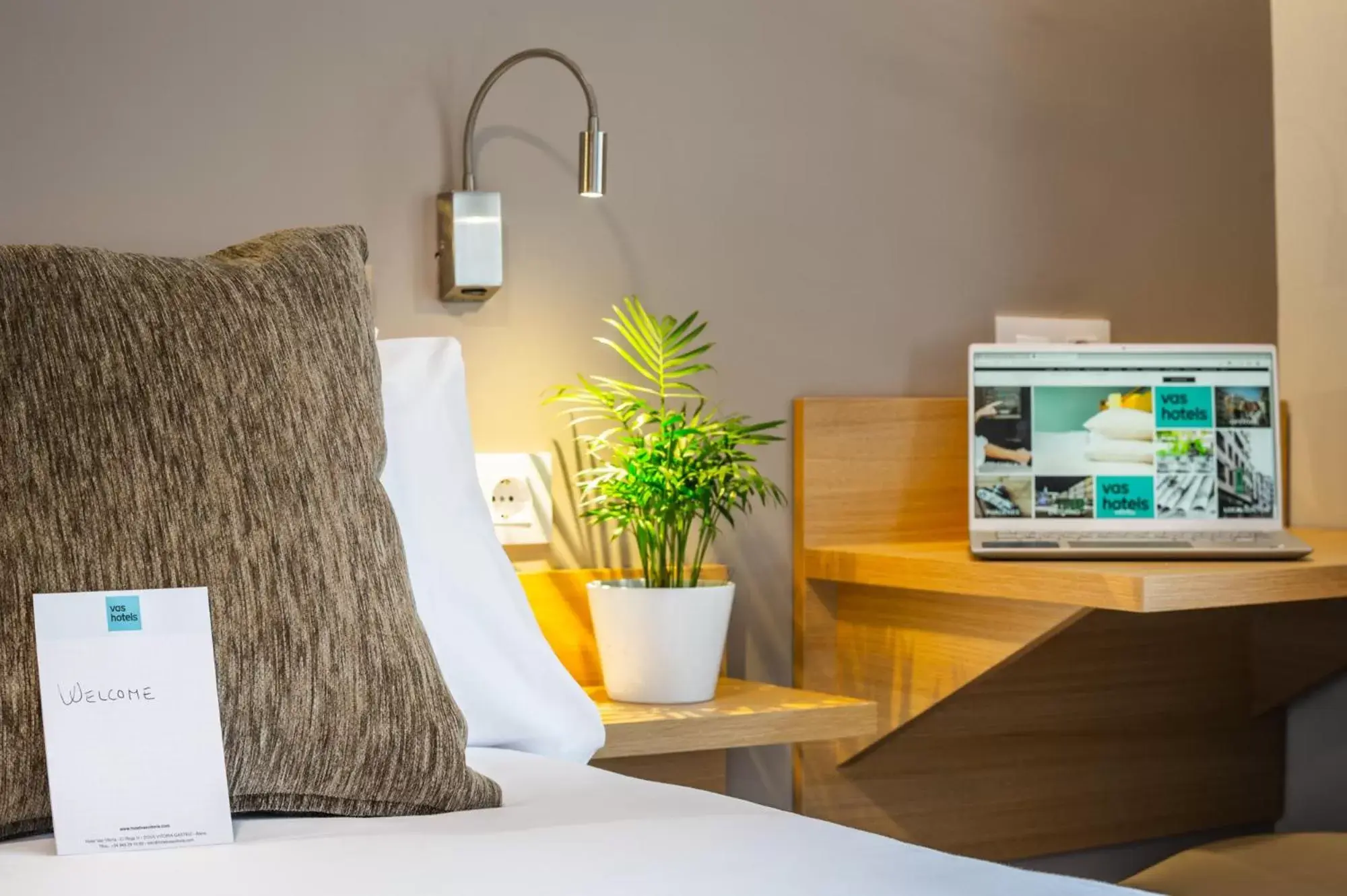 Deluxe Twin Room in Hotel Vas Vitoria AutoCheckIn Deluxe Twin Room in Hotel Vas Vitoria AutoCheckIn