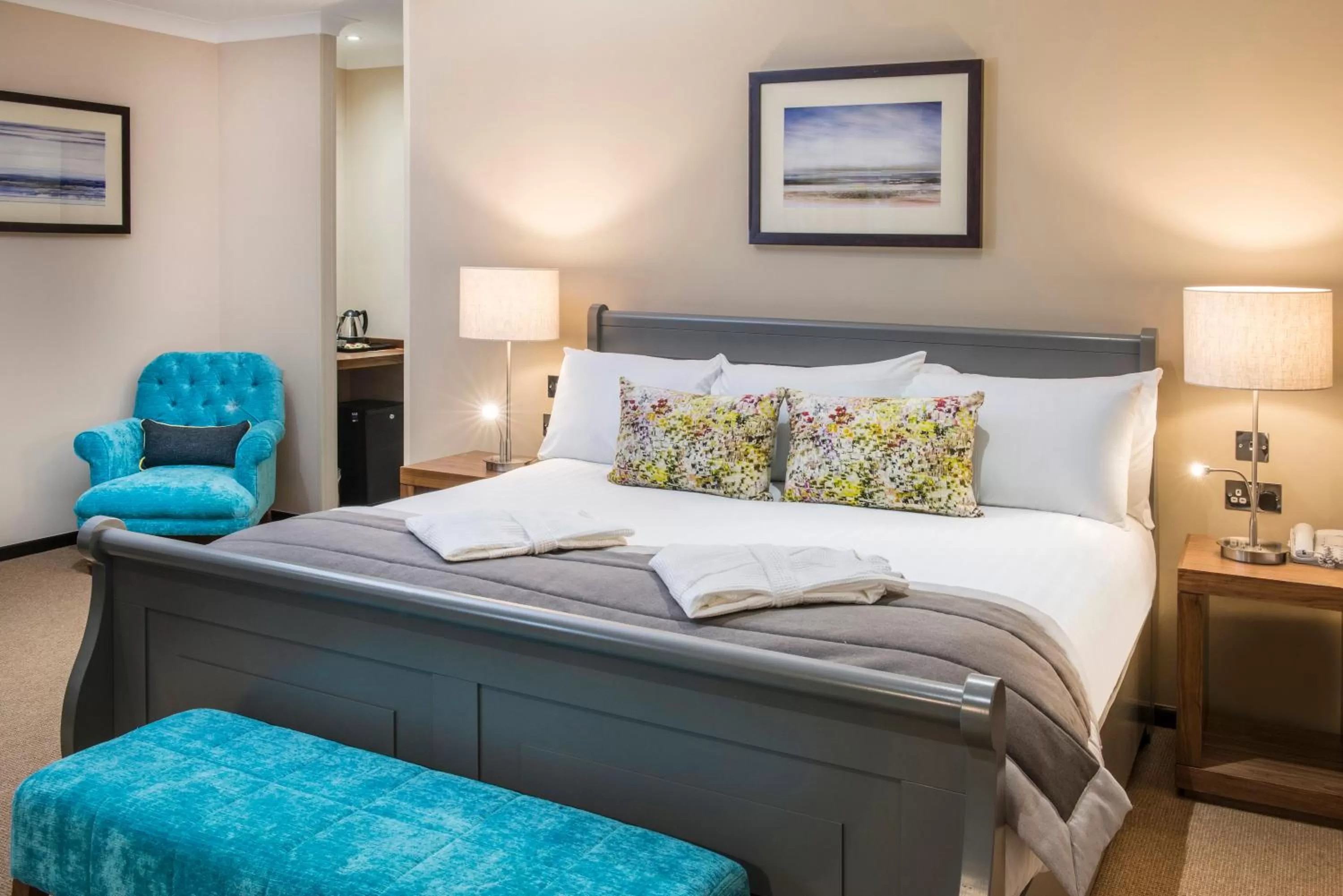 Photo of the whole room, Bed in voco Oxford Spires by IHG