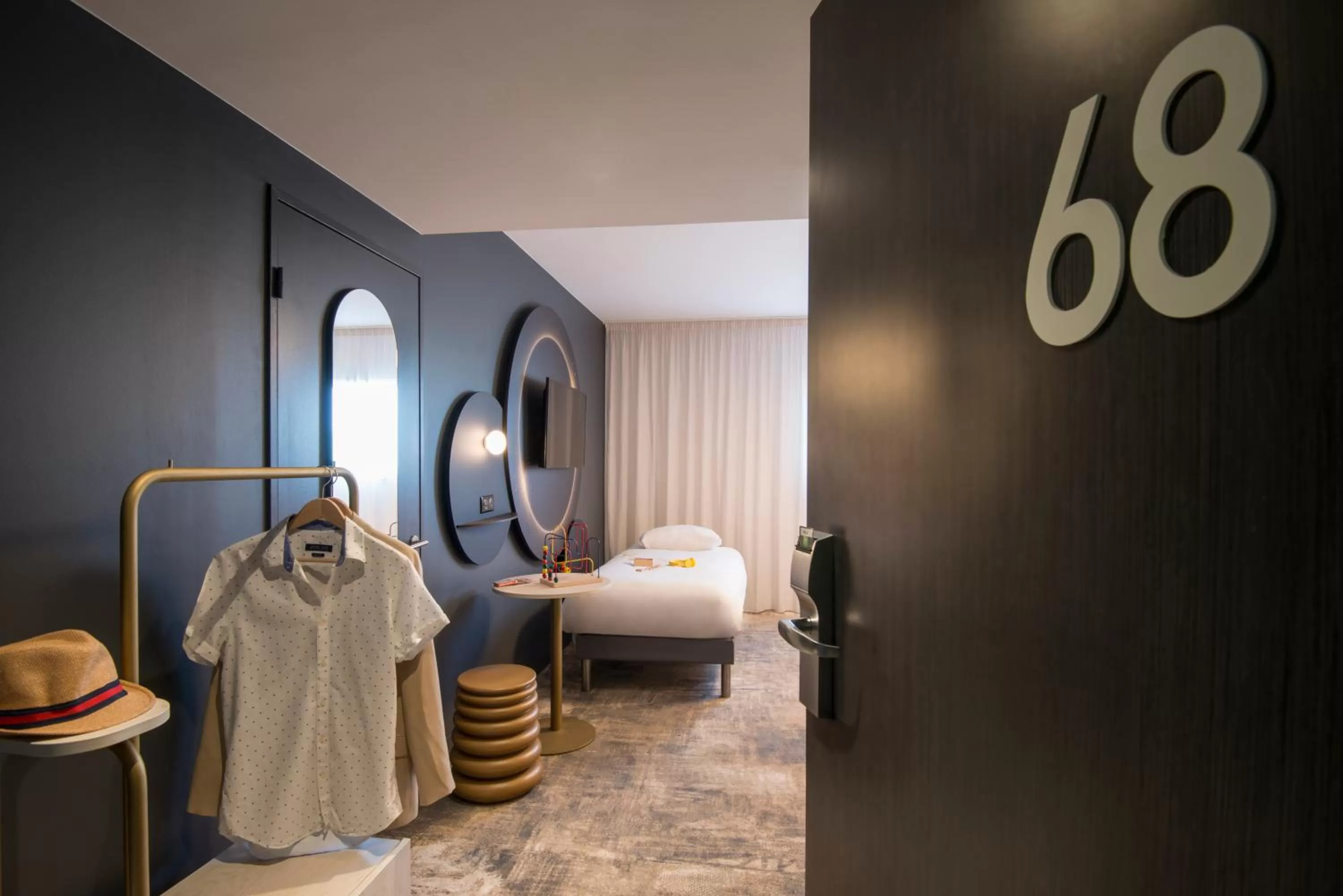 older children, Bed in ibis Styles Pertuis Portes du Luberon