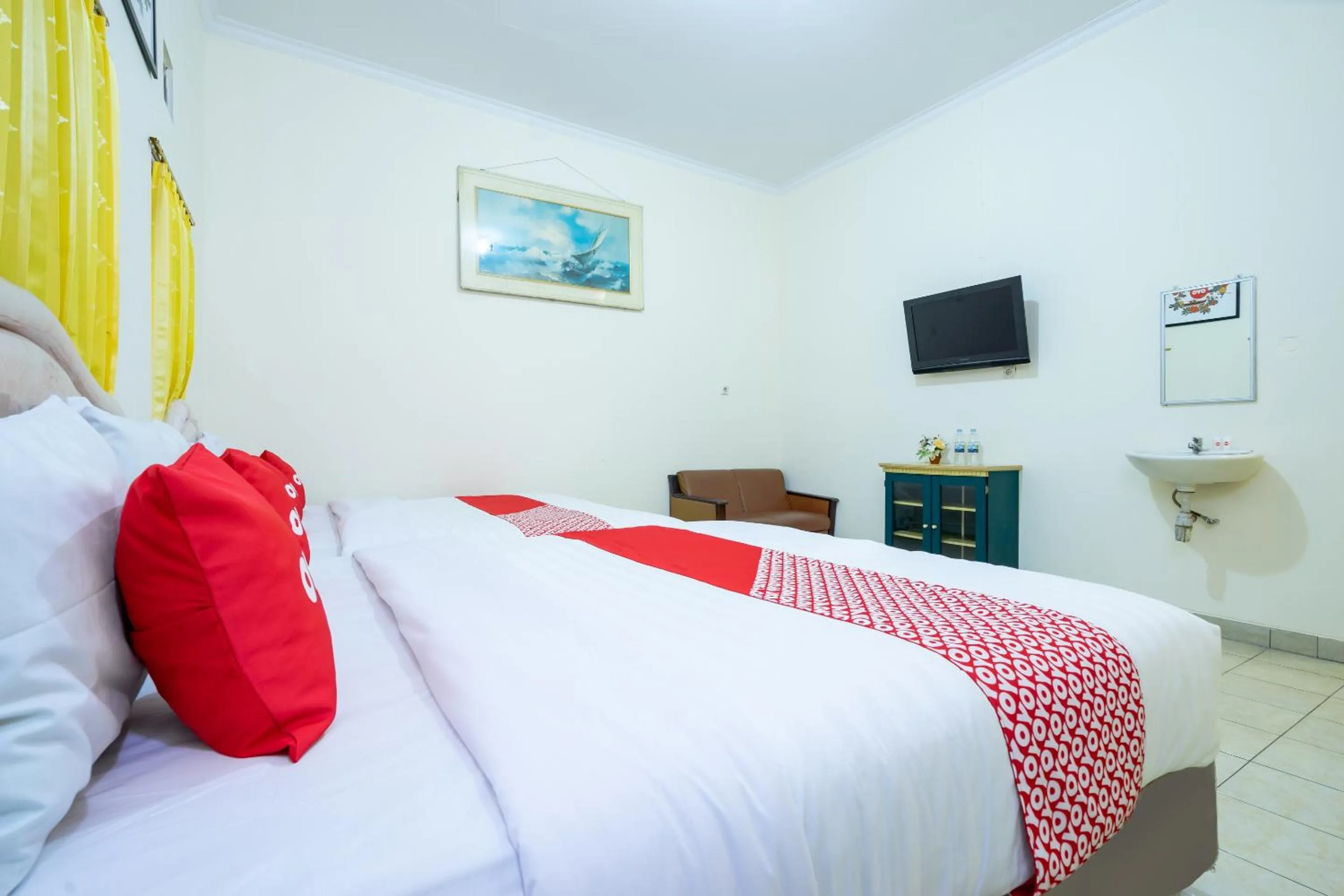 Bedroom, Bed in OYO 1962 Anugerah Wisata Hotel