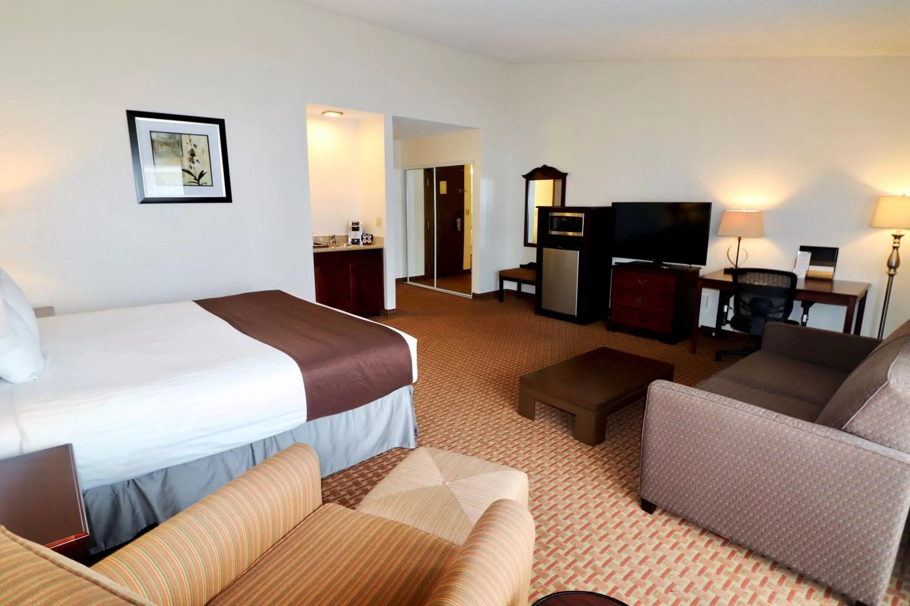 Photo of the whole room, Bed in Best Western Chieftain Inn