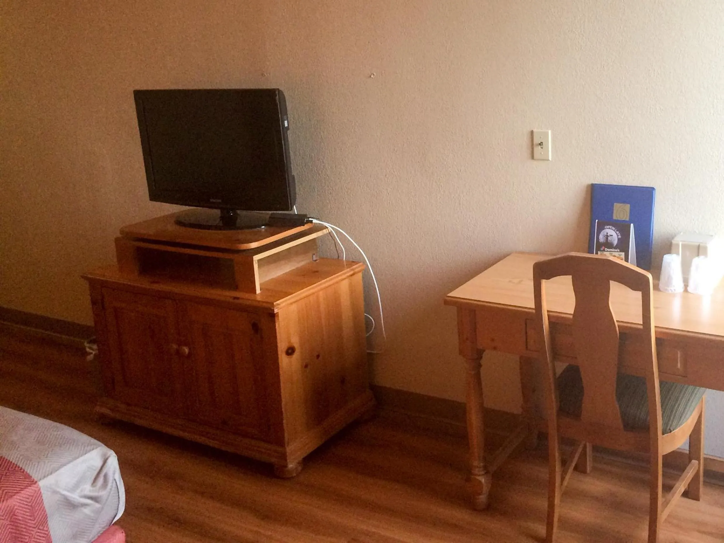 Bedroom in Motel 6-Newark, DE