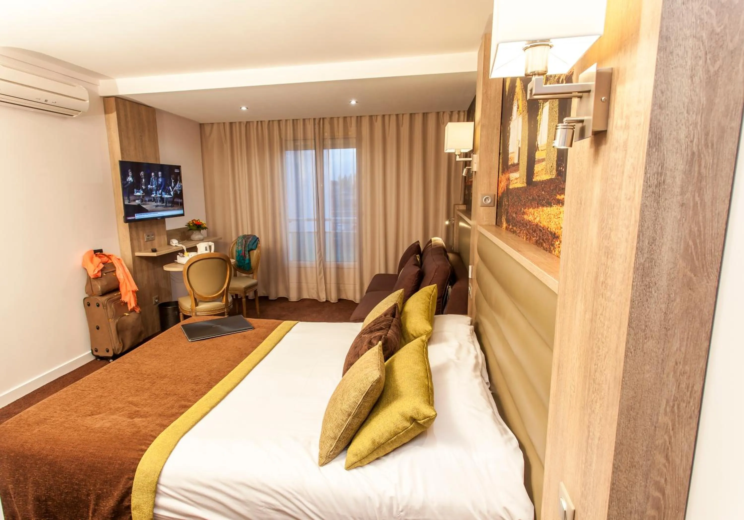 Photo of the whole room, Bed in Logis - Le Christina