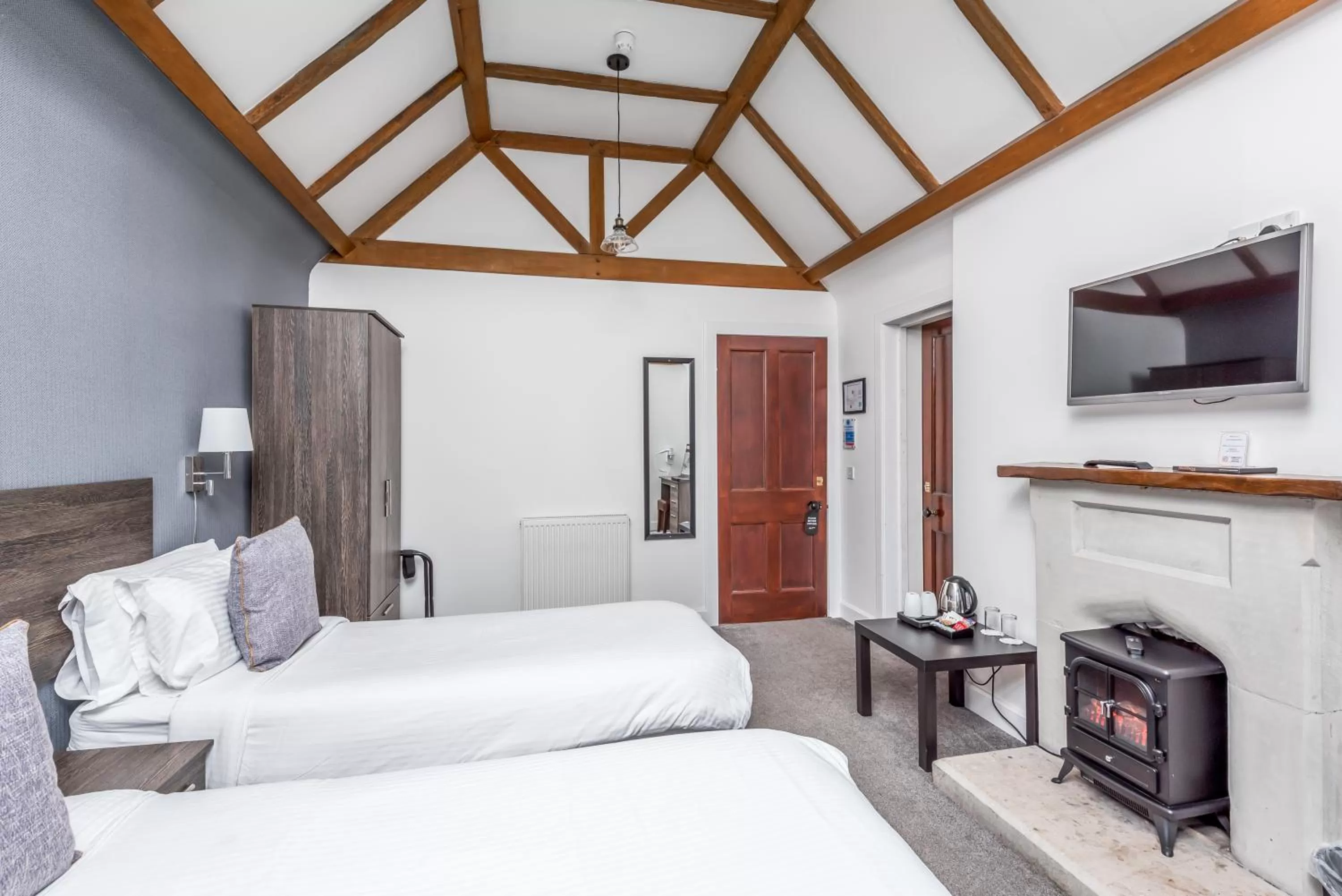 Bed in Grey Harlings Rooms