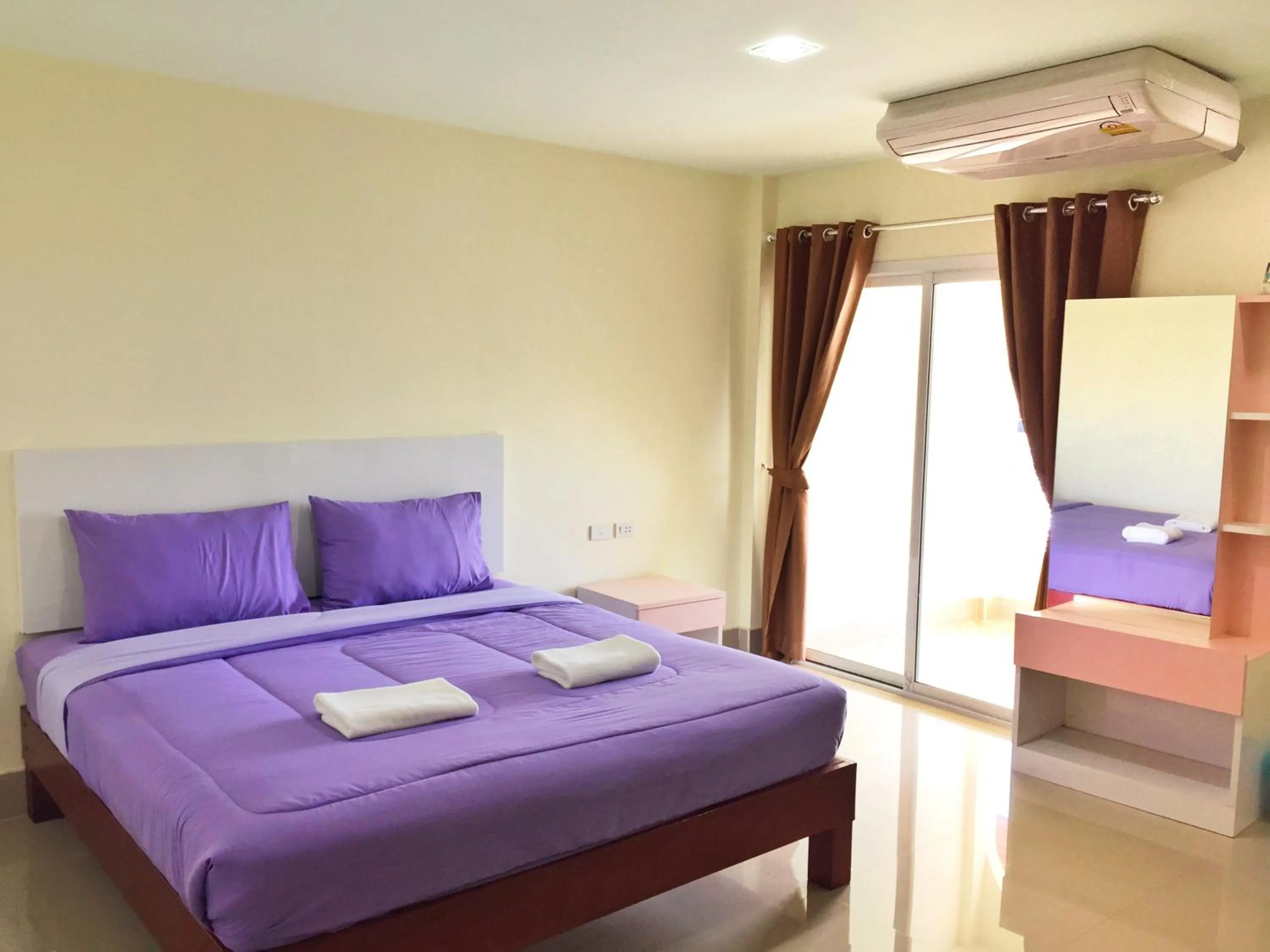 Day, Bed in Smile Residence