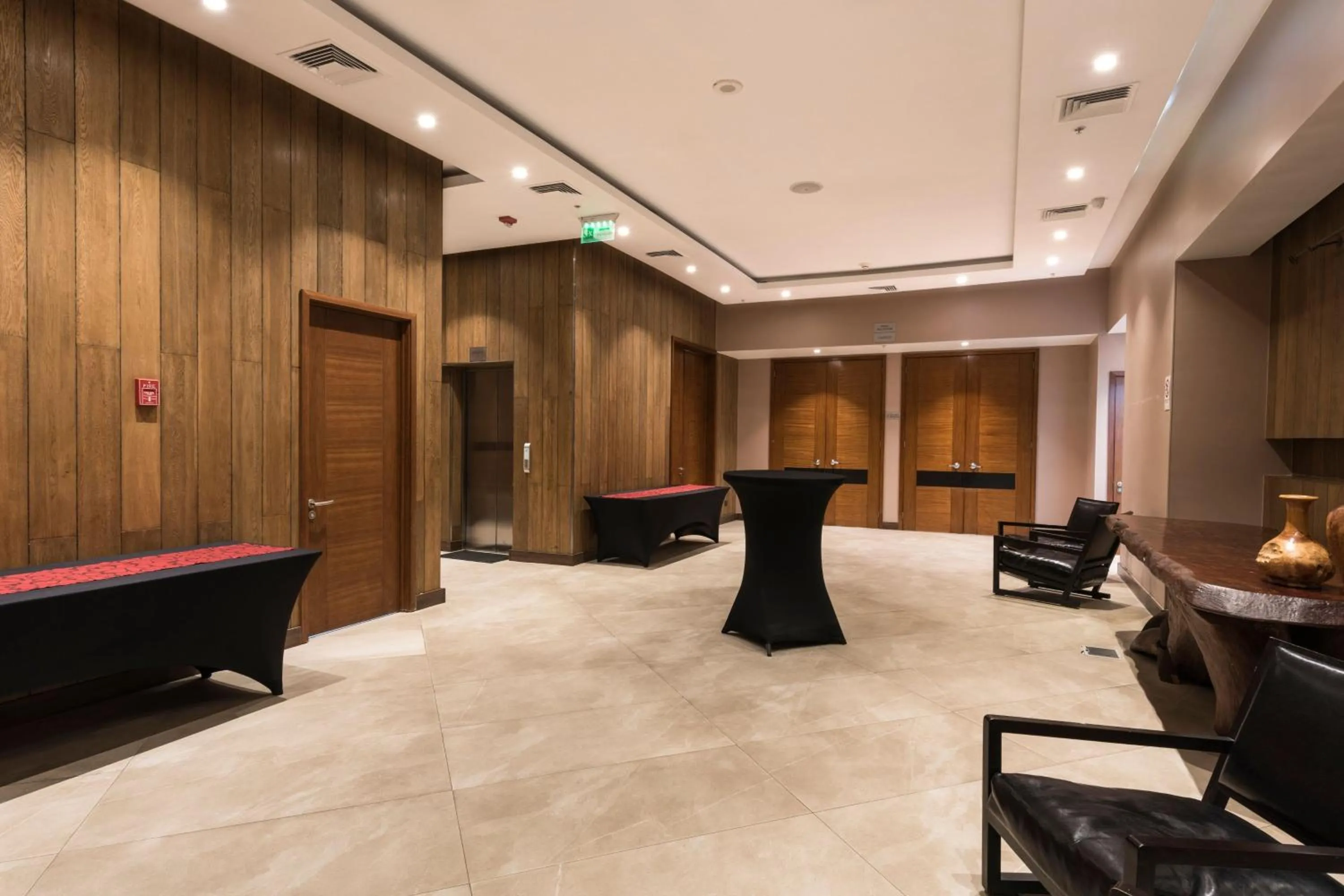 Meeting/conference room in Courtyard by Marriott Puerto Montt