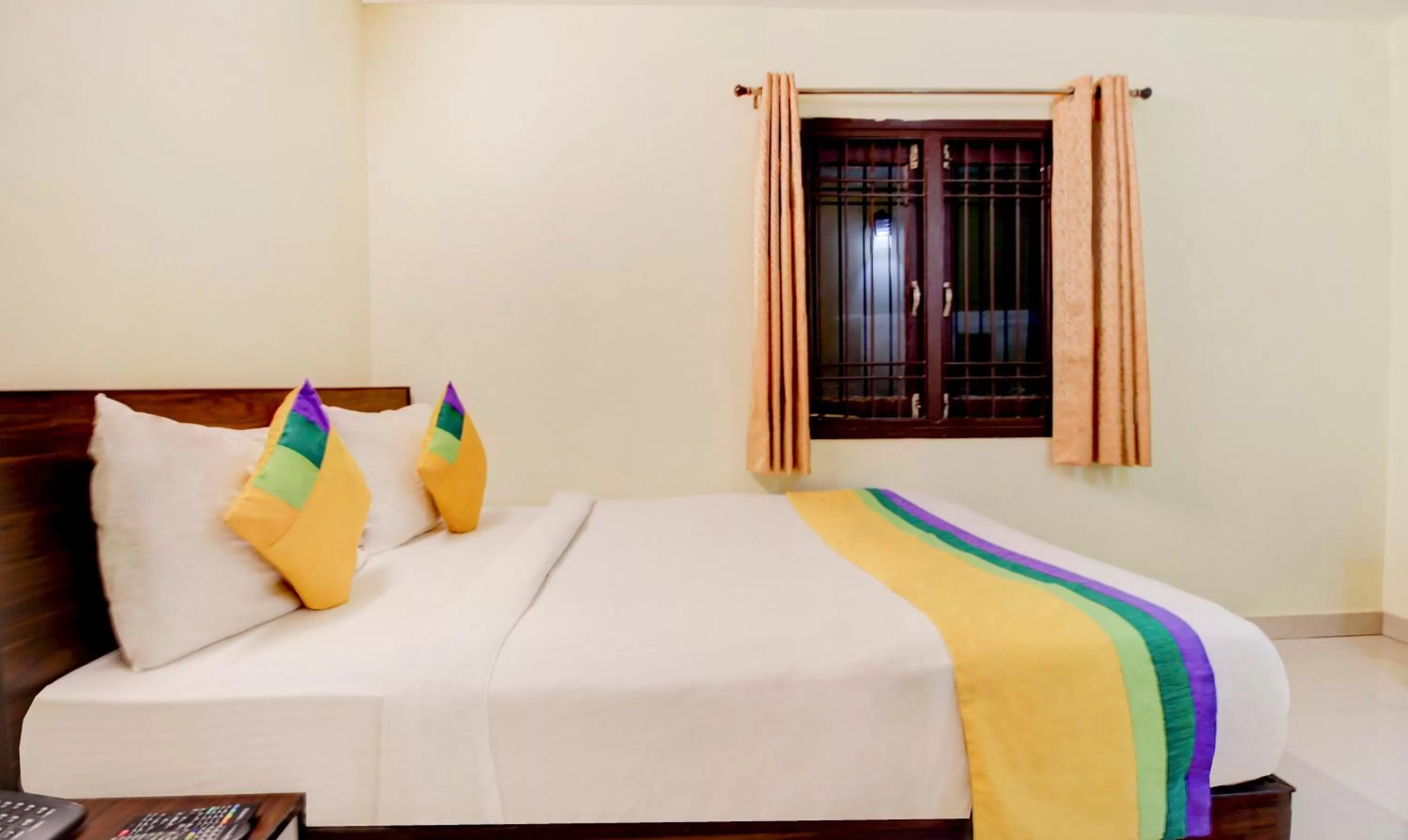 Bed in Itsy By Treebo - Royal Monarch