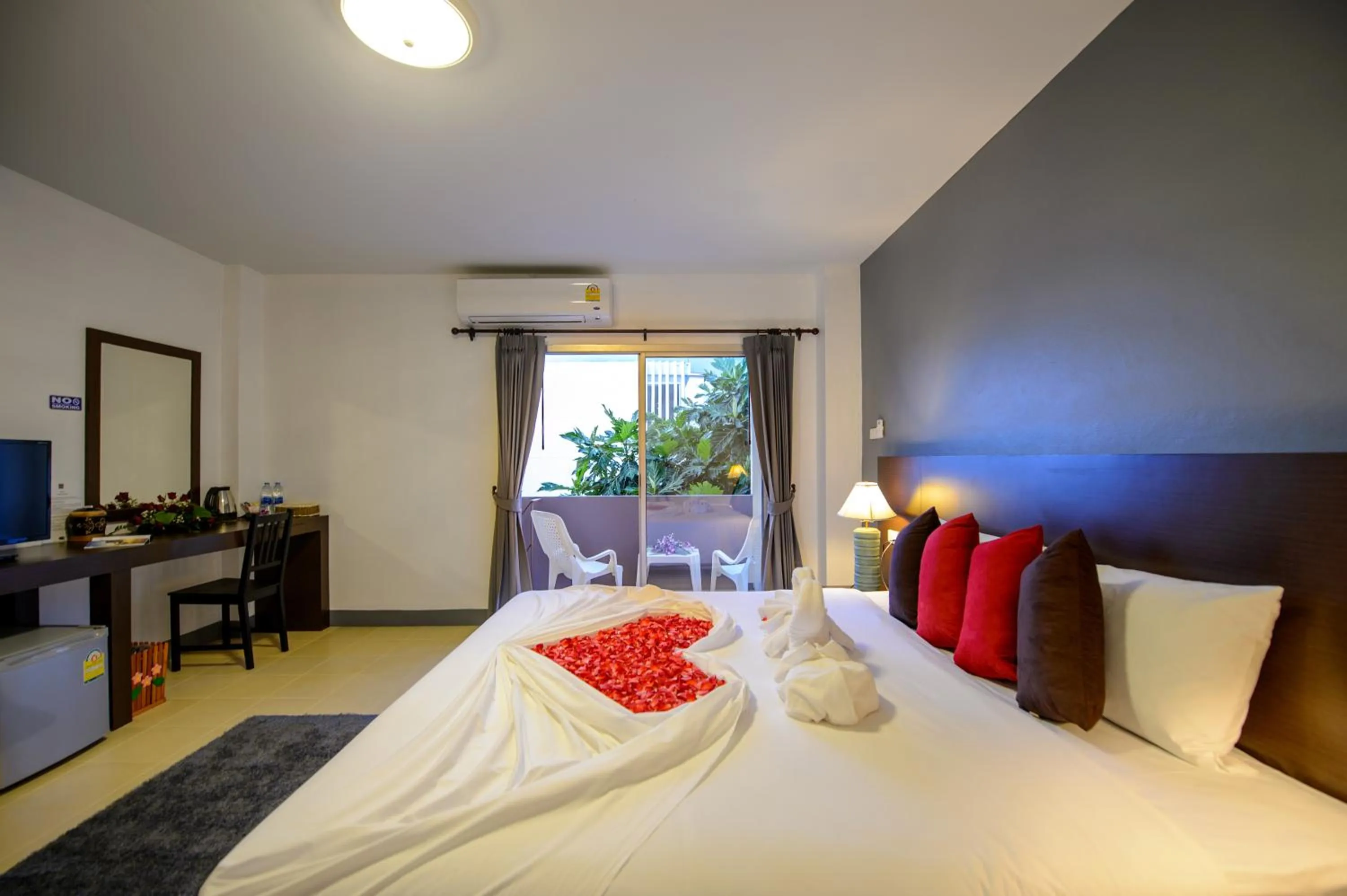 Photo of the whole room, Bed in Z-Talay House