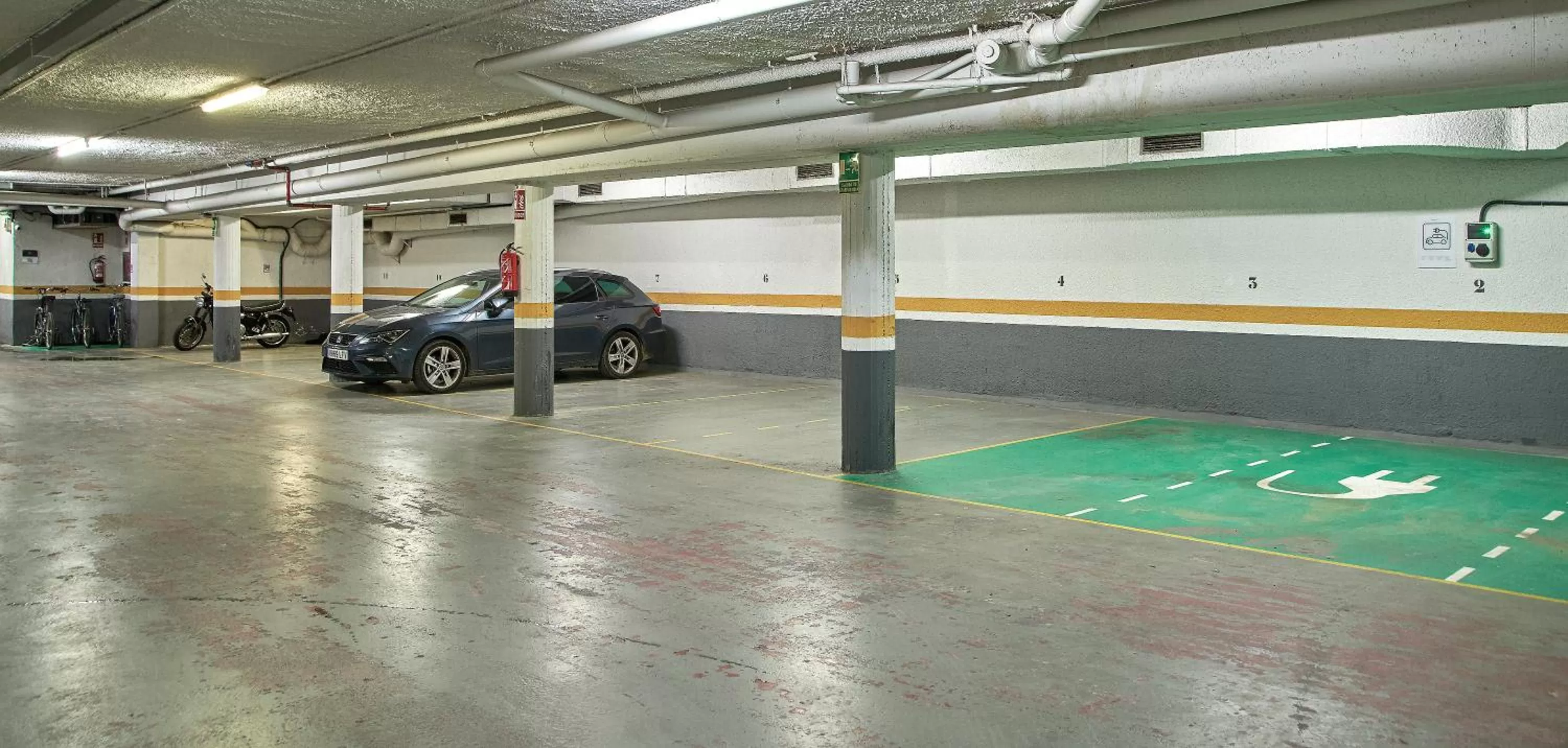 Parking in URH Sitges Playa