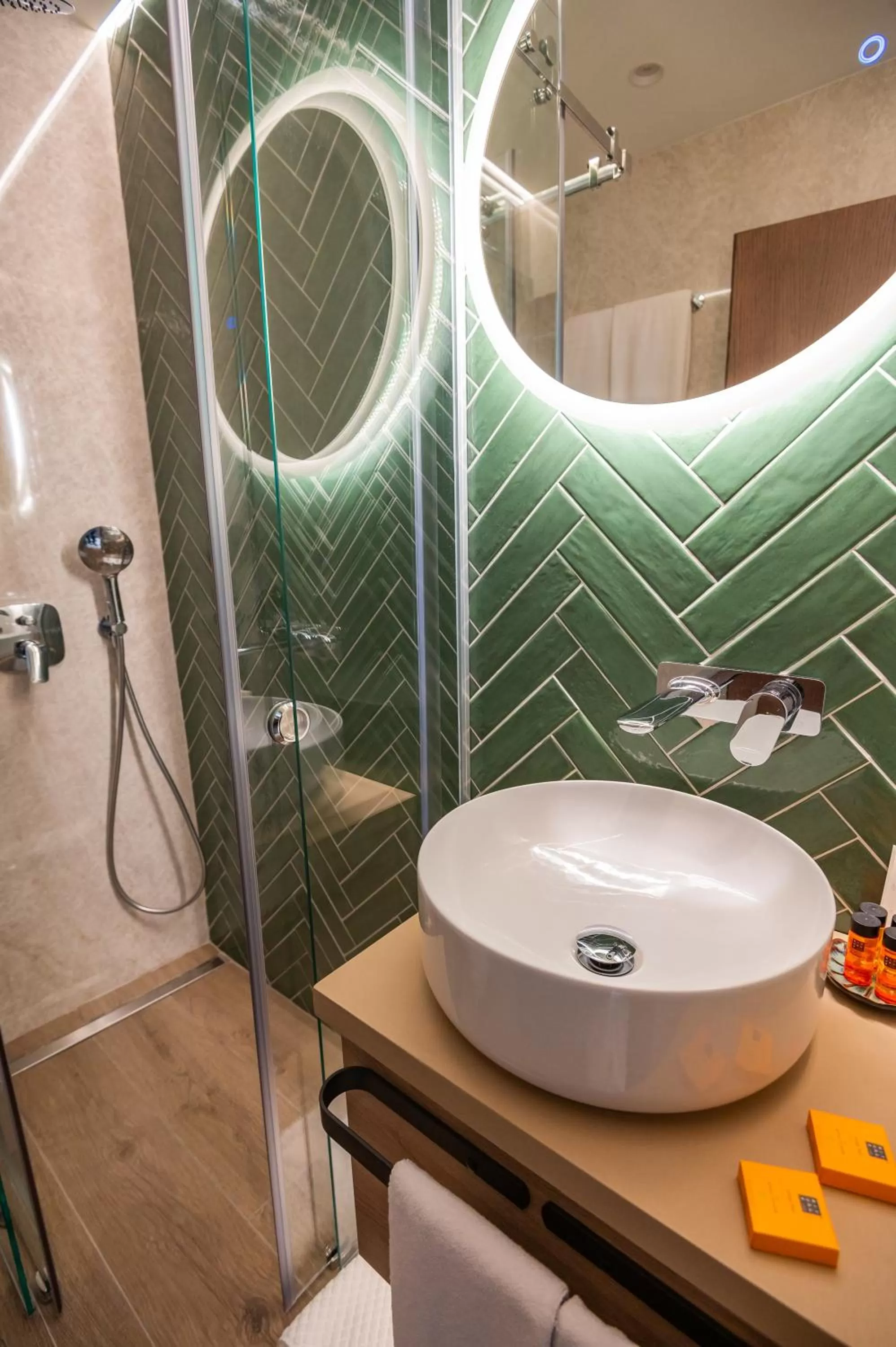 Shower, Bathroom in Hotel Codrişor