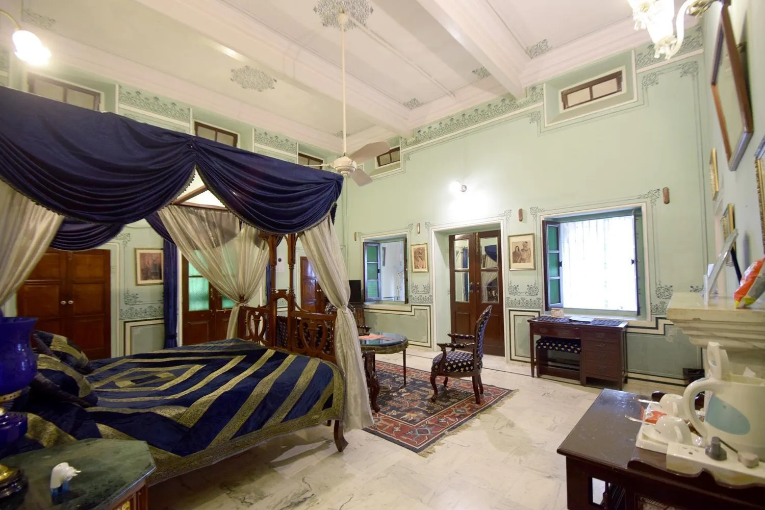 Photo of the whole room, Bed in Hari Mahal Palace by Pachar Group