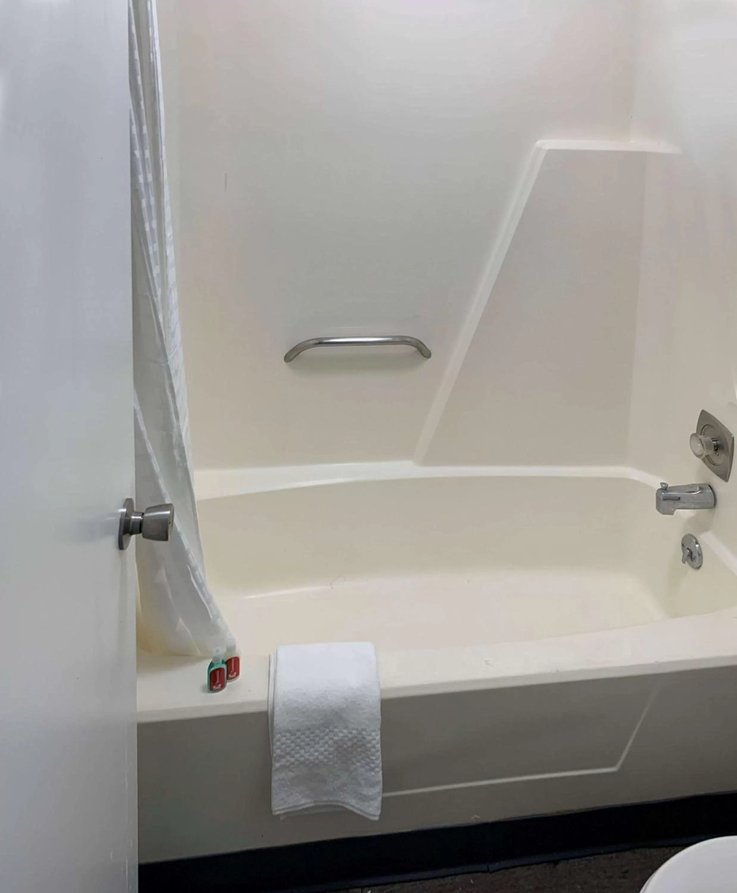 Bedroom in Rodeway Inn Augusta North Washington Road