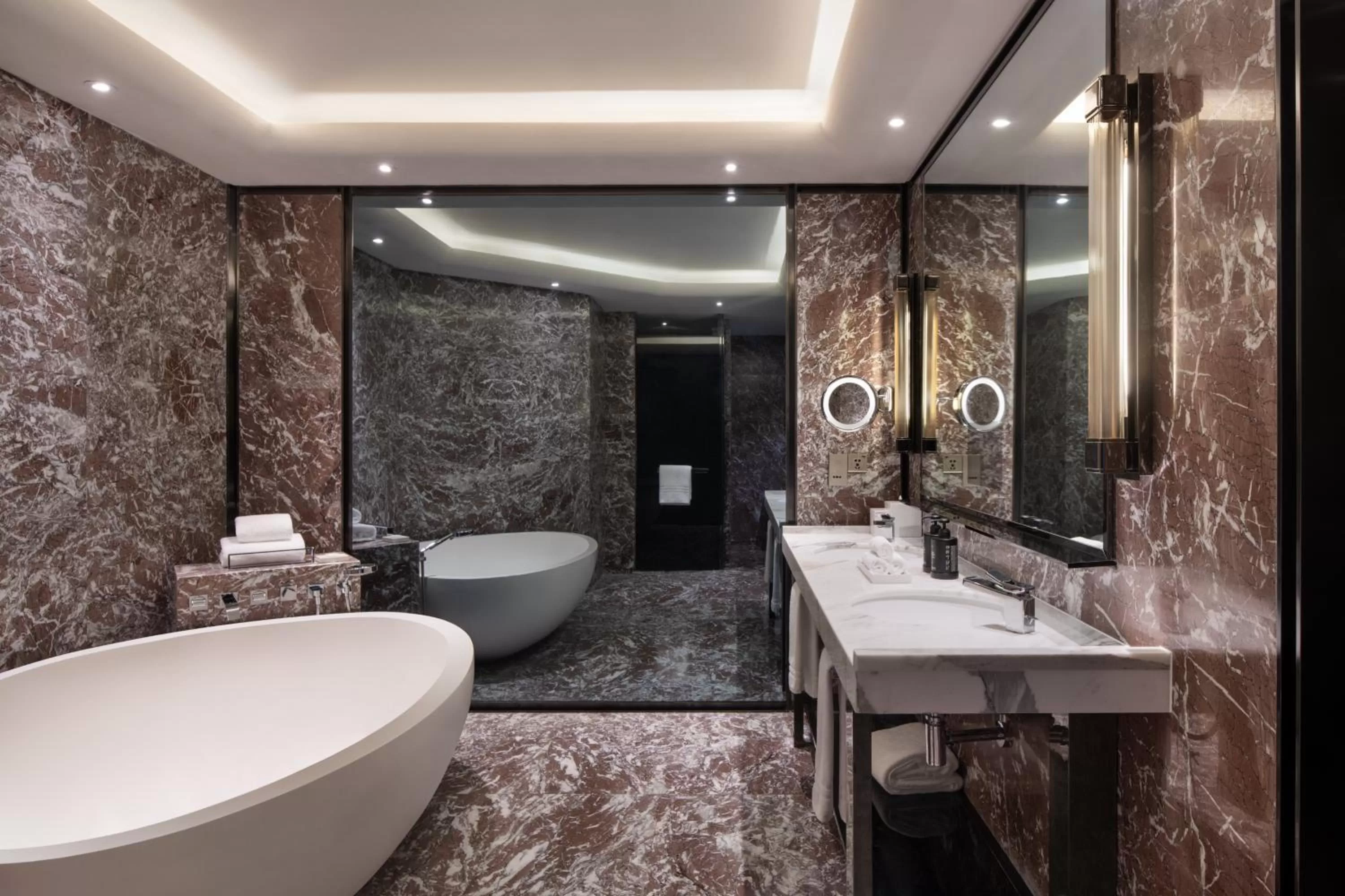 Hot Tub in Four Seasons Hotel Guangzhou