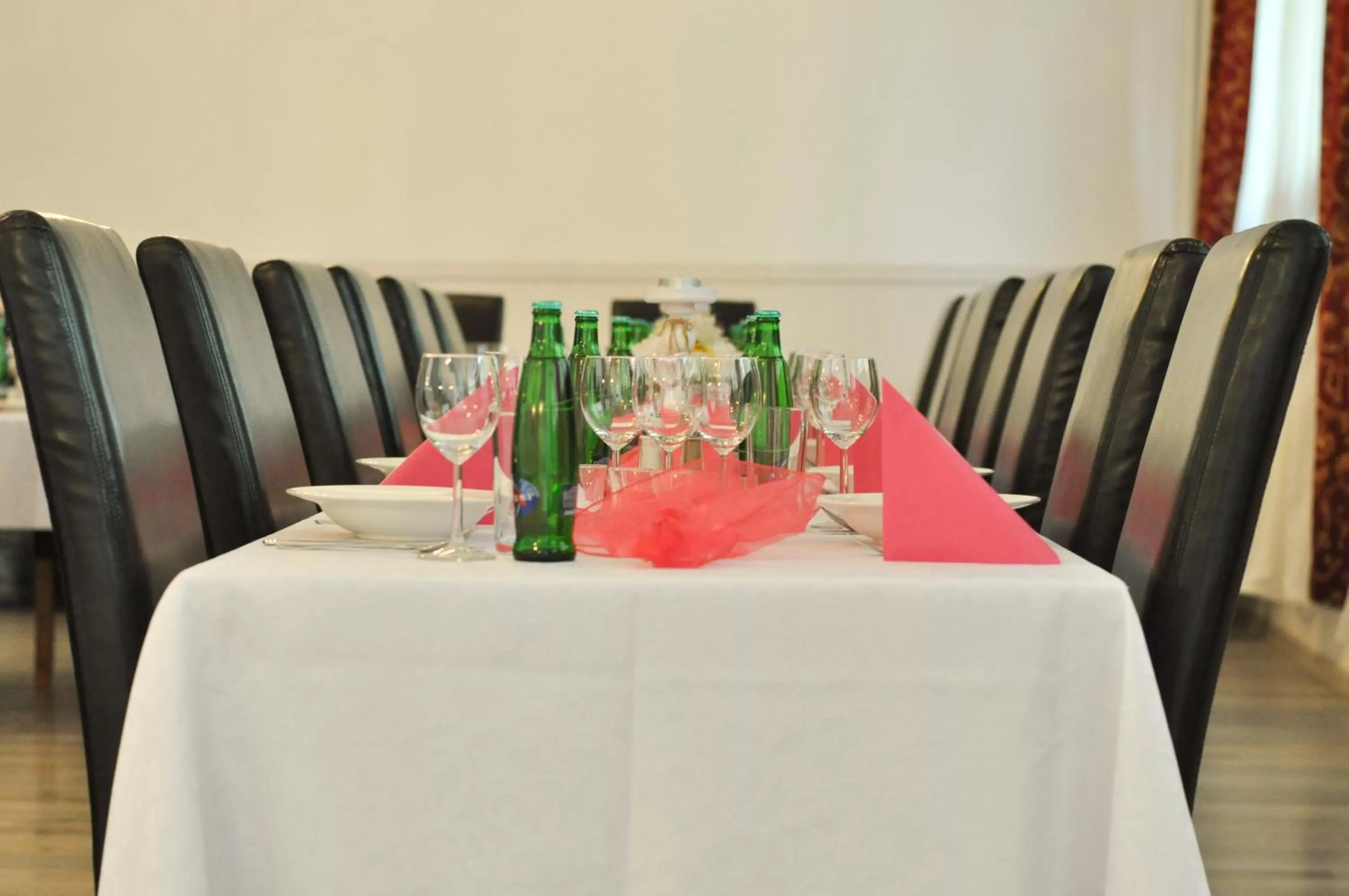 Meeting/conference room, Restaurant/Places to Eat in Hotel Garni