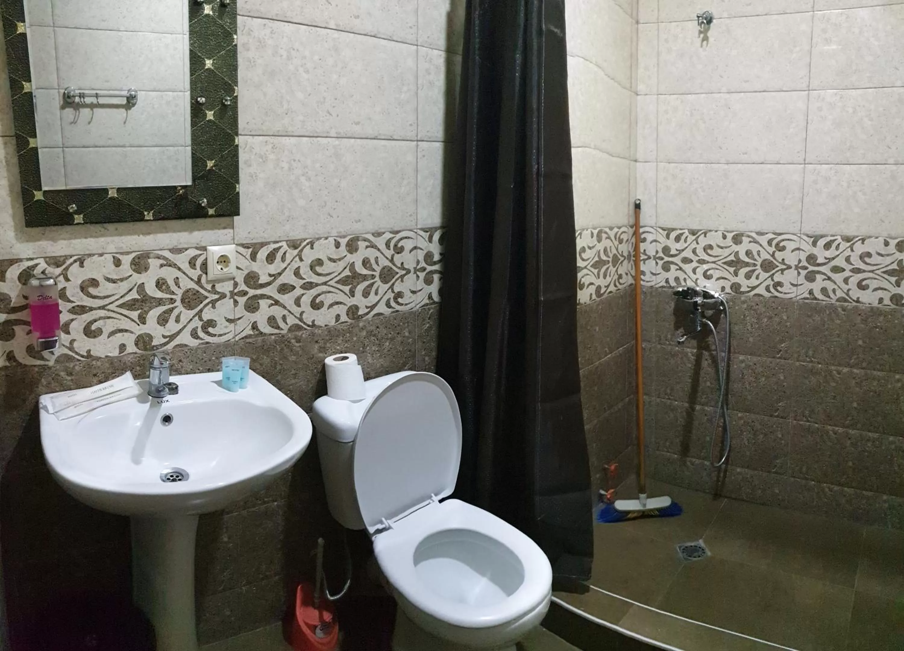 Shower in Hotel BellMar