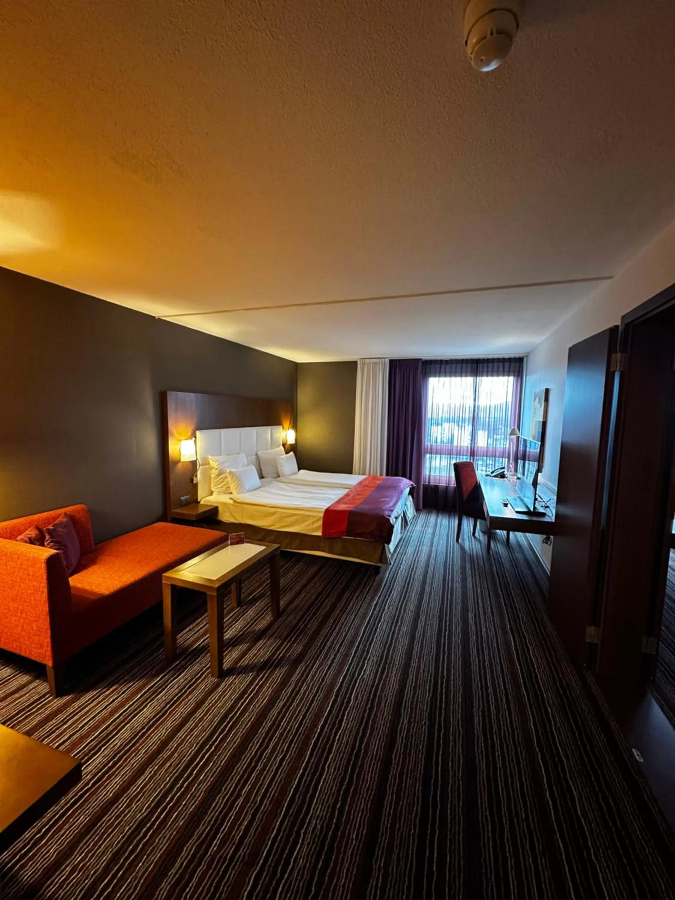 Bedroom, Bed in Mövenpick Hotel Zurich Airport