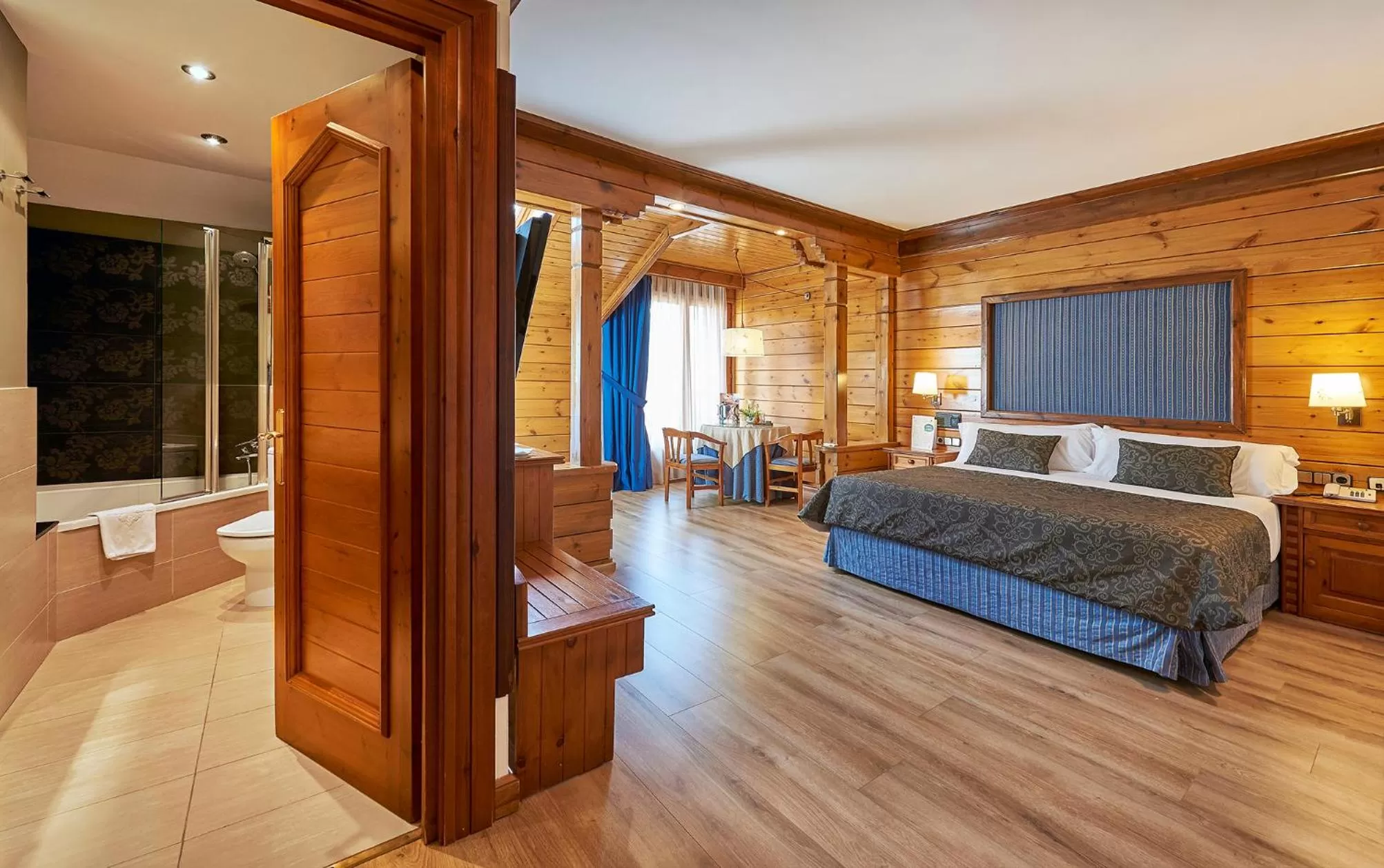 Photo of the whole room, Bed in Hotel Grèvol Spa