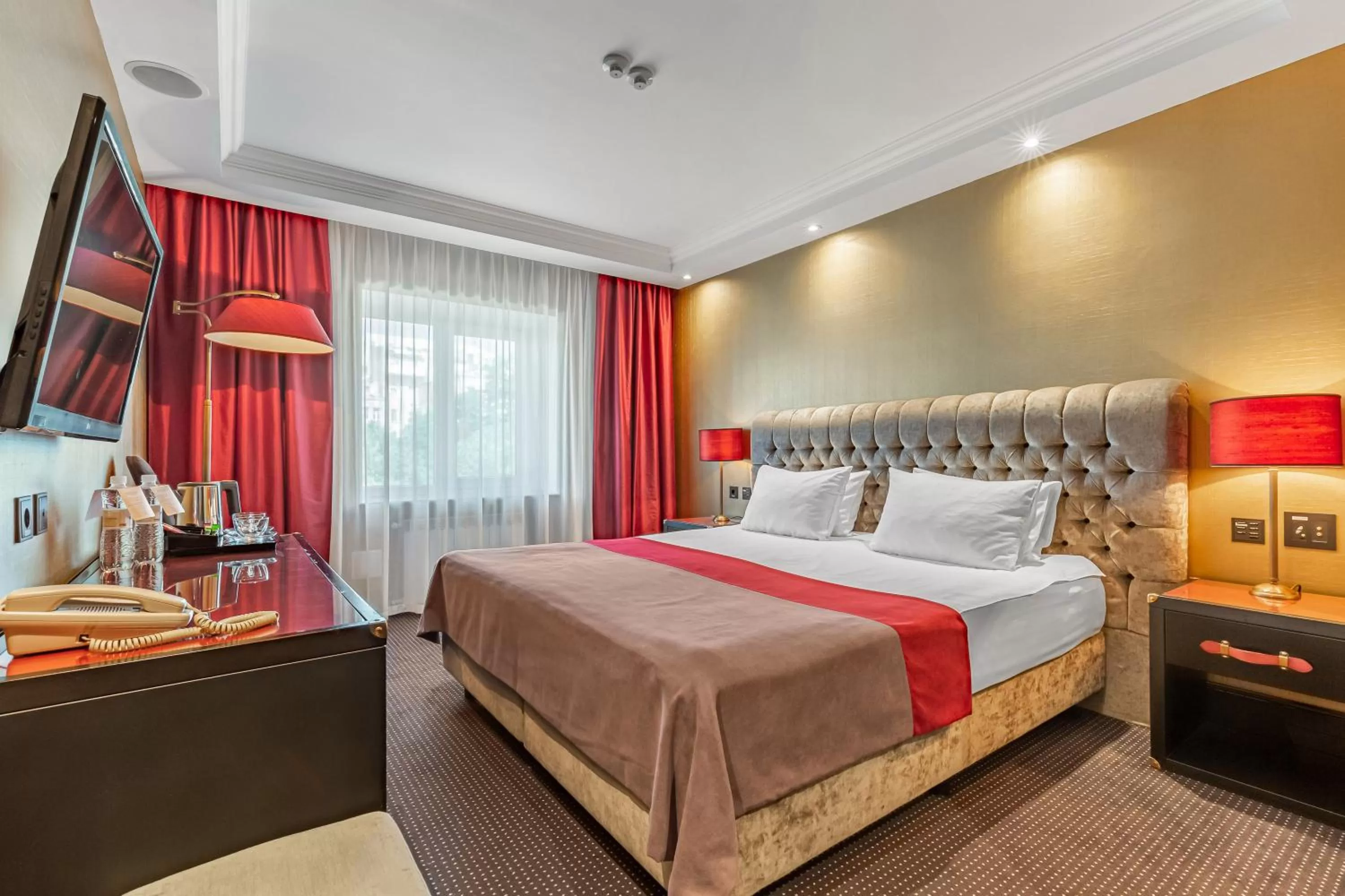 Bed in Maidan Palace Hotel