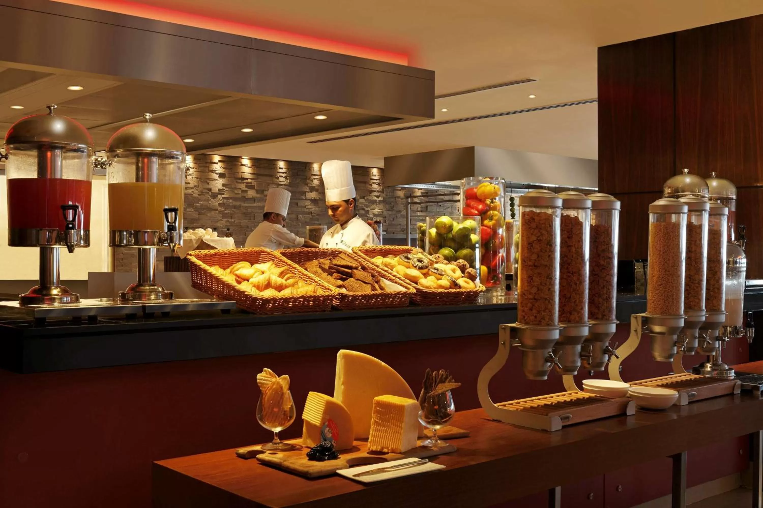 Restaurant/places to eat in Hilton Garden Inn New Delhi/Saket