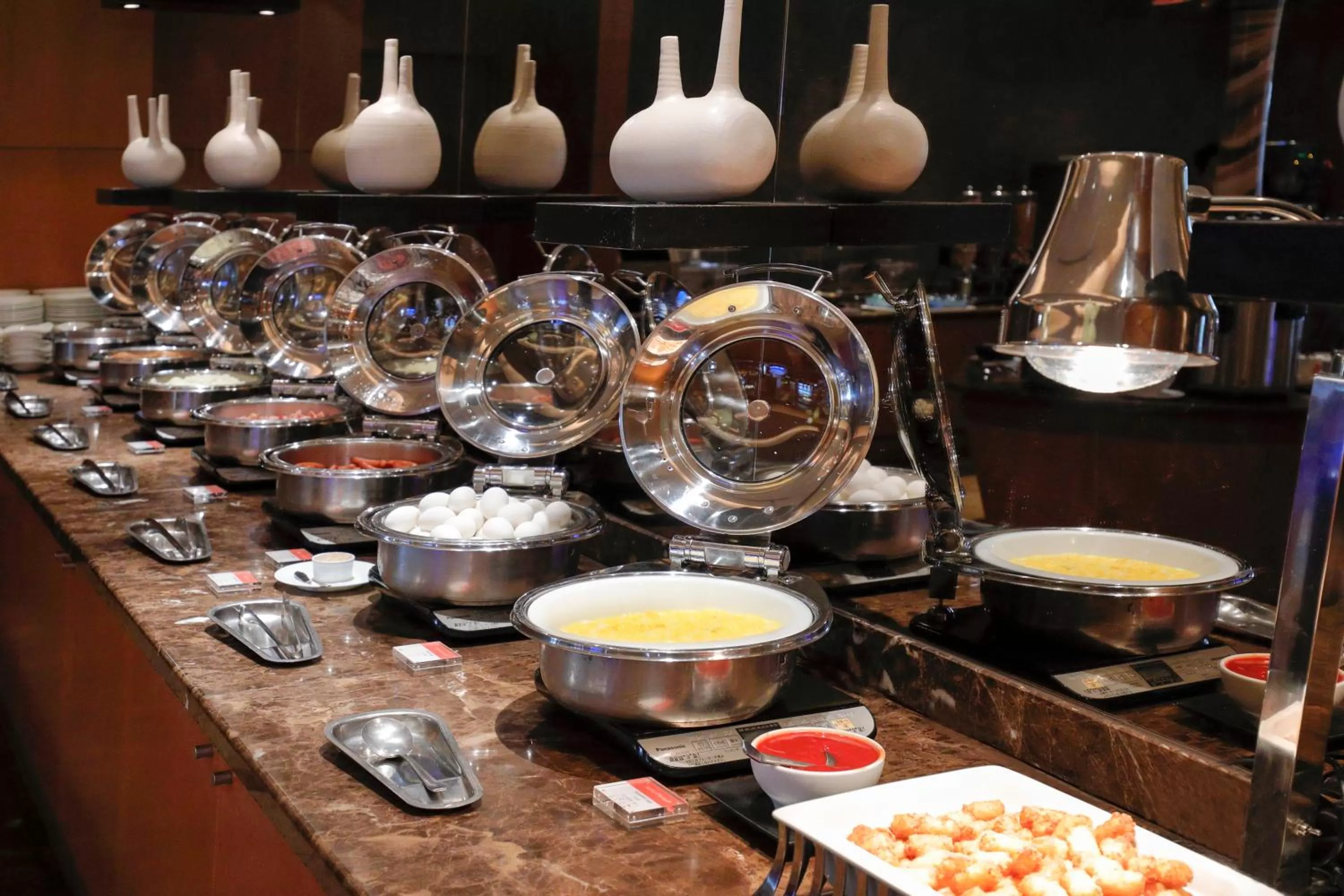 Restaurant/places to eat in Sheraton Miyako Hotel Osaka