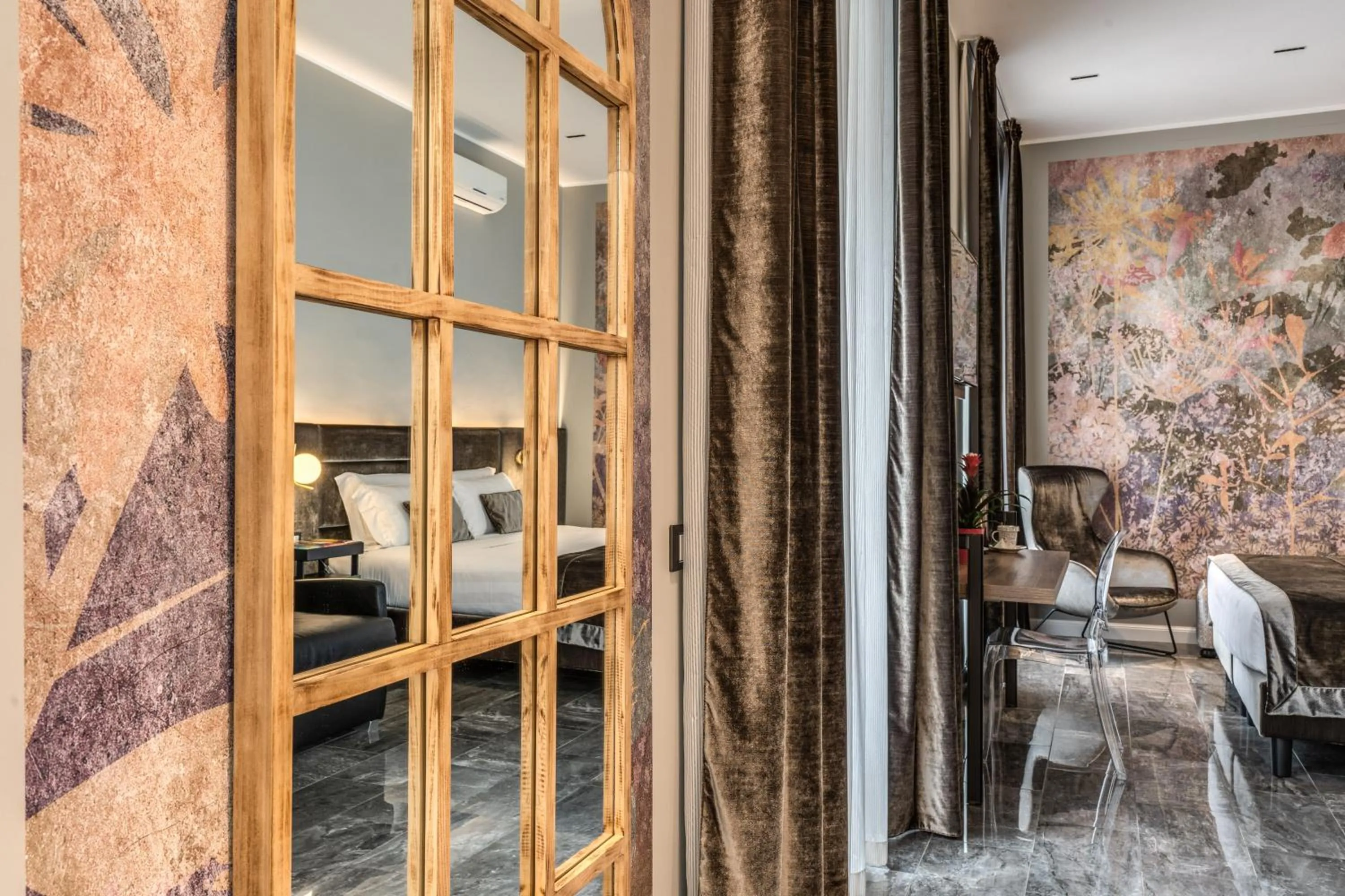 Photo of the whole room, Bed in Apollo Boutique Hotel