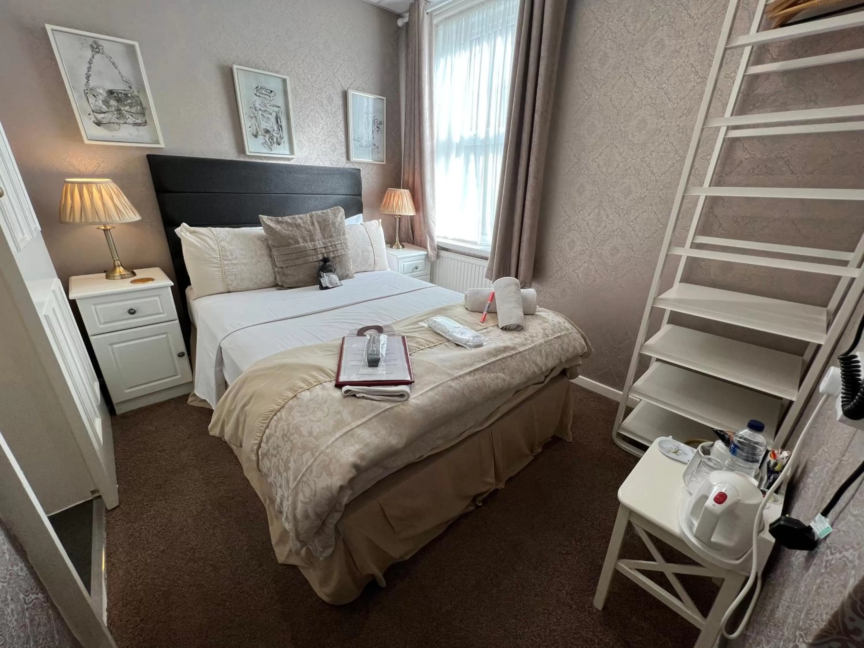 Photo of the whole room, Bed in Raffles Hotel