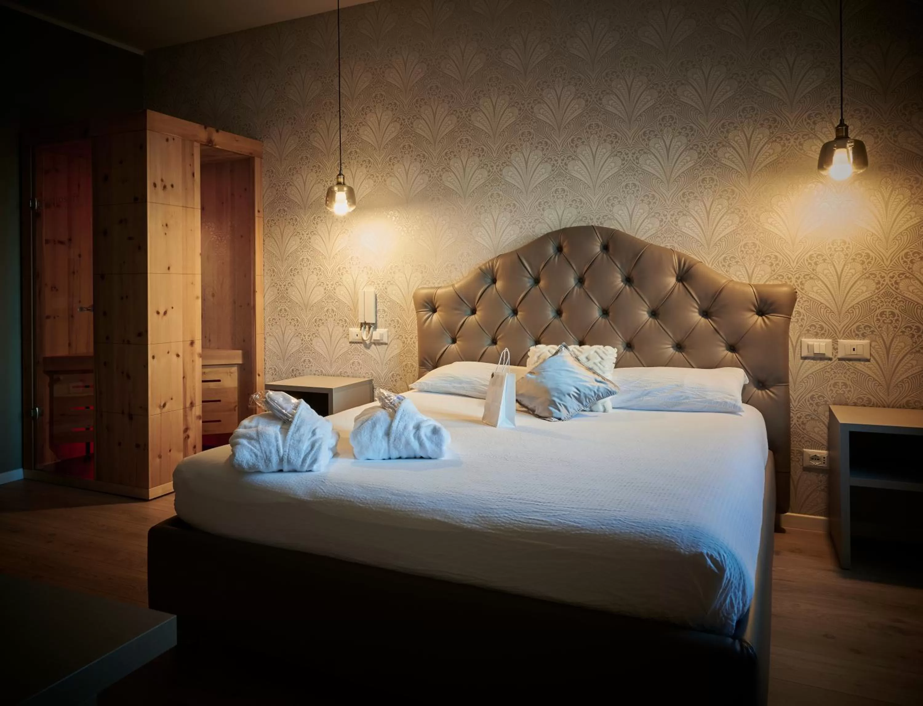 Bed in Lainez Rooms & Suites