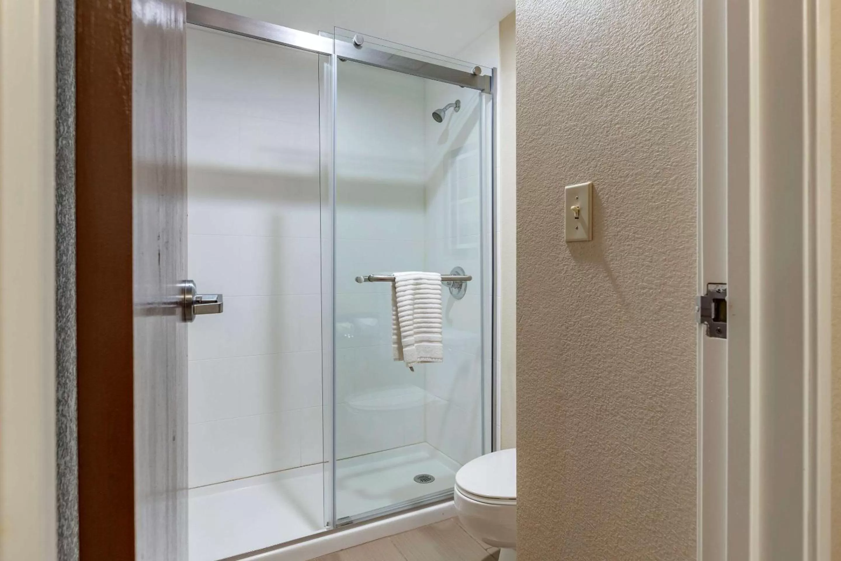 Bathroom in Comfort Inn Near Greenfield Village