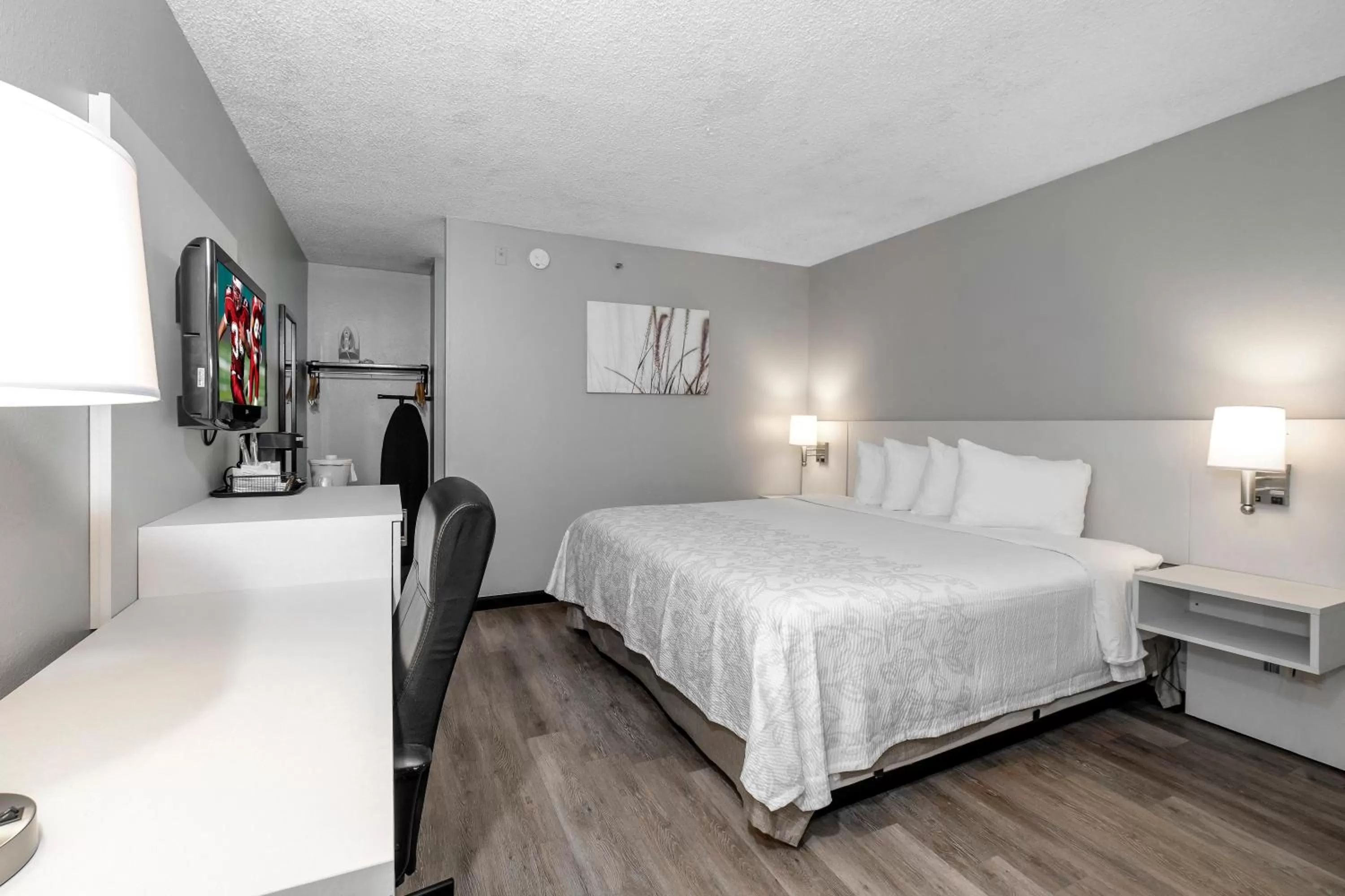 Photo of the whole room, Room Photo in Red Roof Inn PLUS Orlando-Convention Center- Int'l Dr