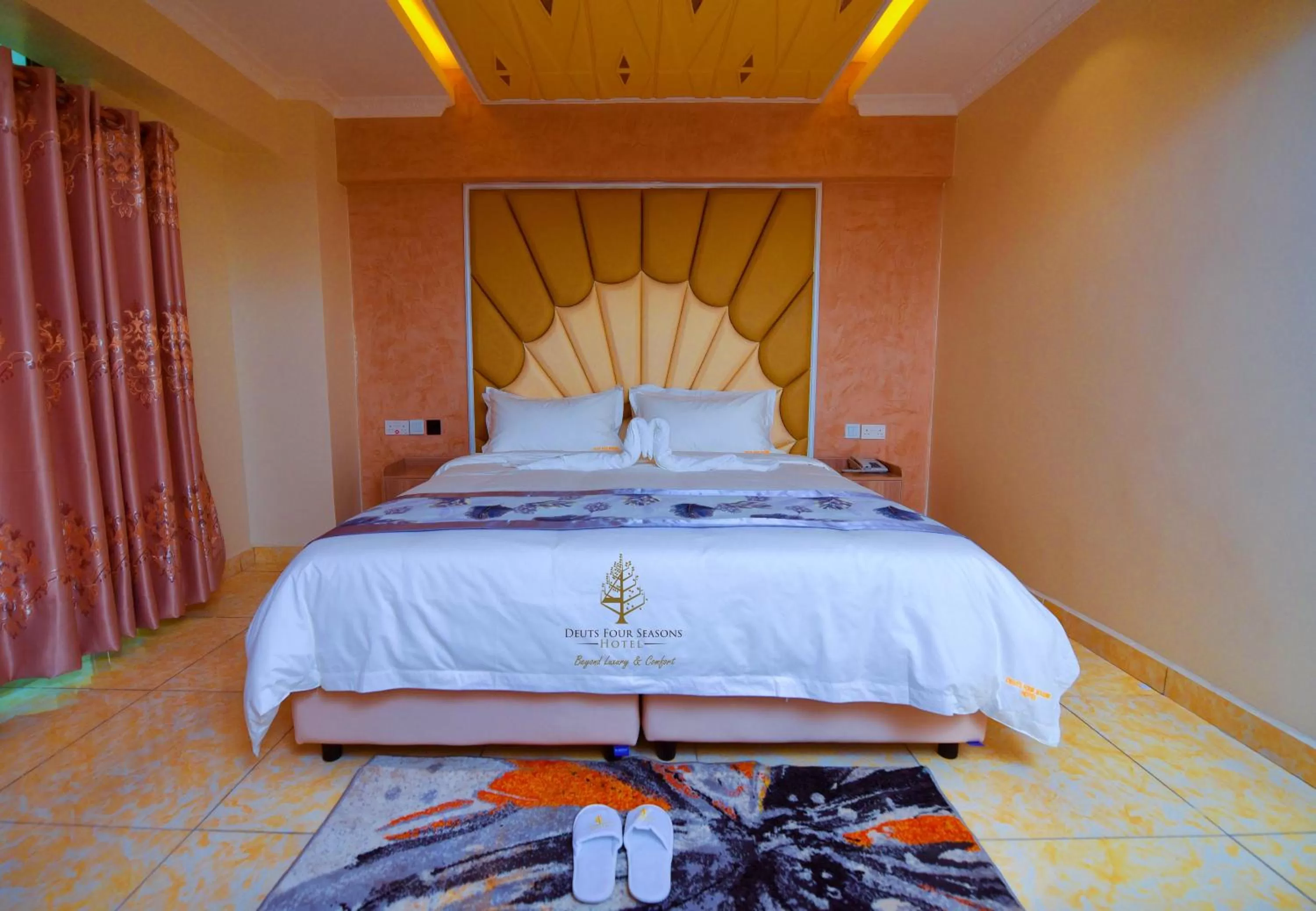 Photo of the whole room, Bed in Deuts Four Seasons Hotel