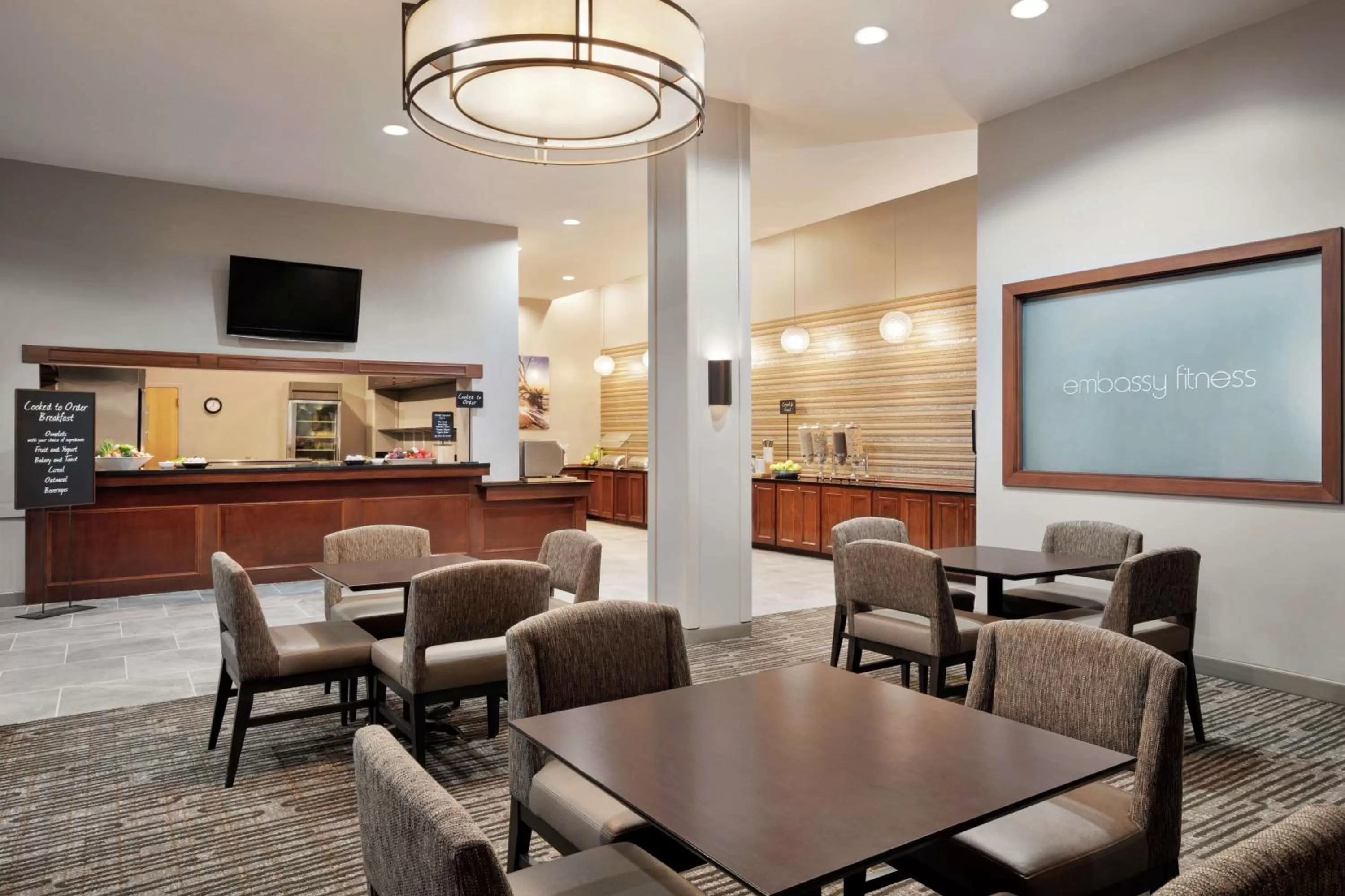 Restaurant/places to eat in Embassy Suites Brunswick