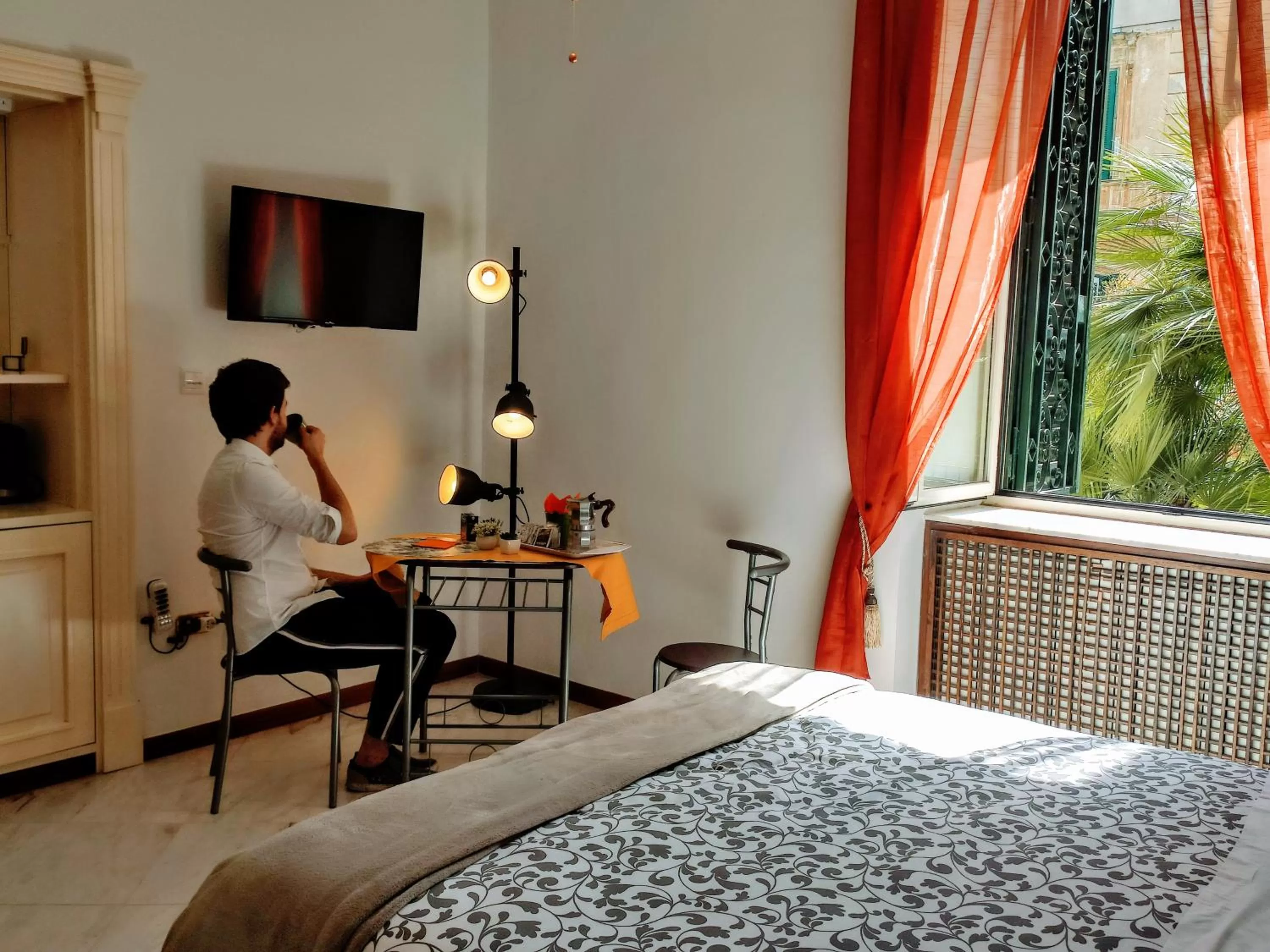 TV and multimedia, Bed in La Casa Del Sole A Mergellina