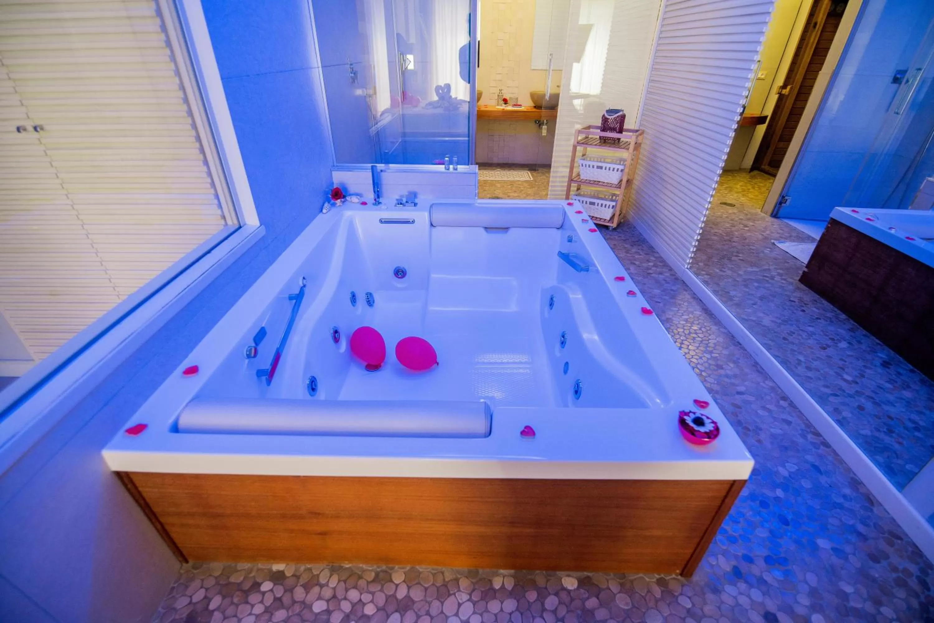 Hot Tub, Bed in Le suite del nostromo