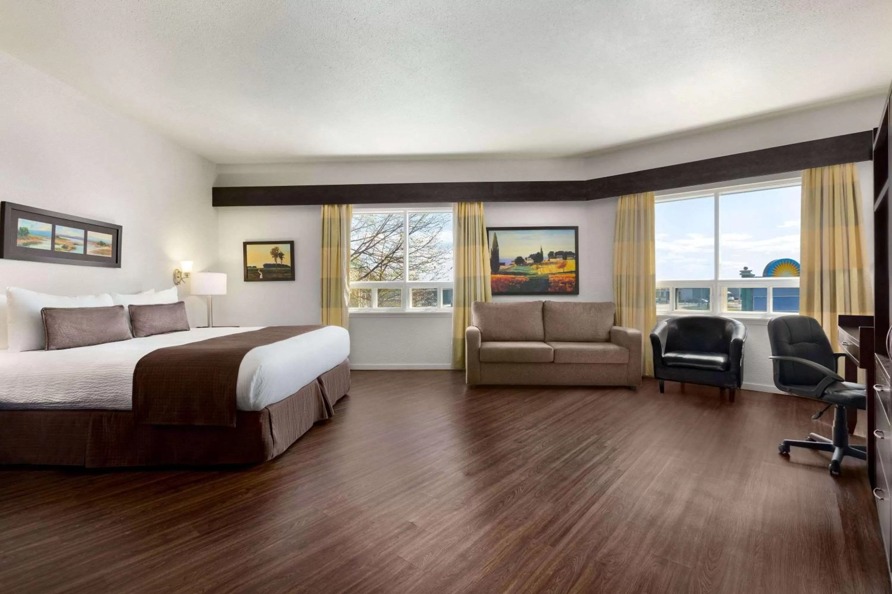 Photo of the whole room, Bed in Days Inn by Wyndham Montmagny